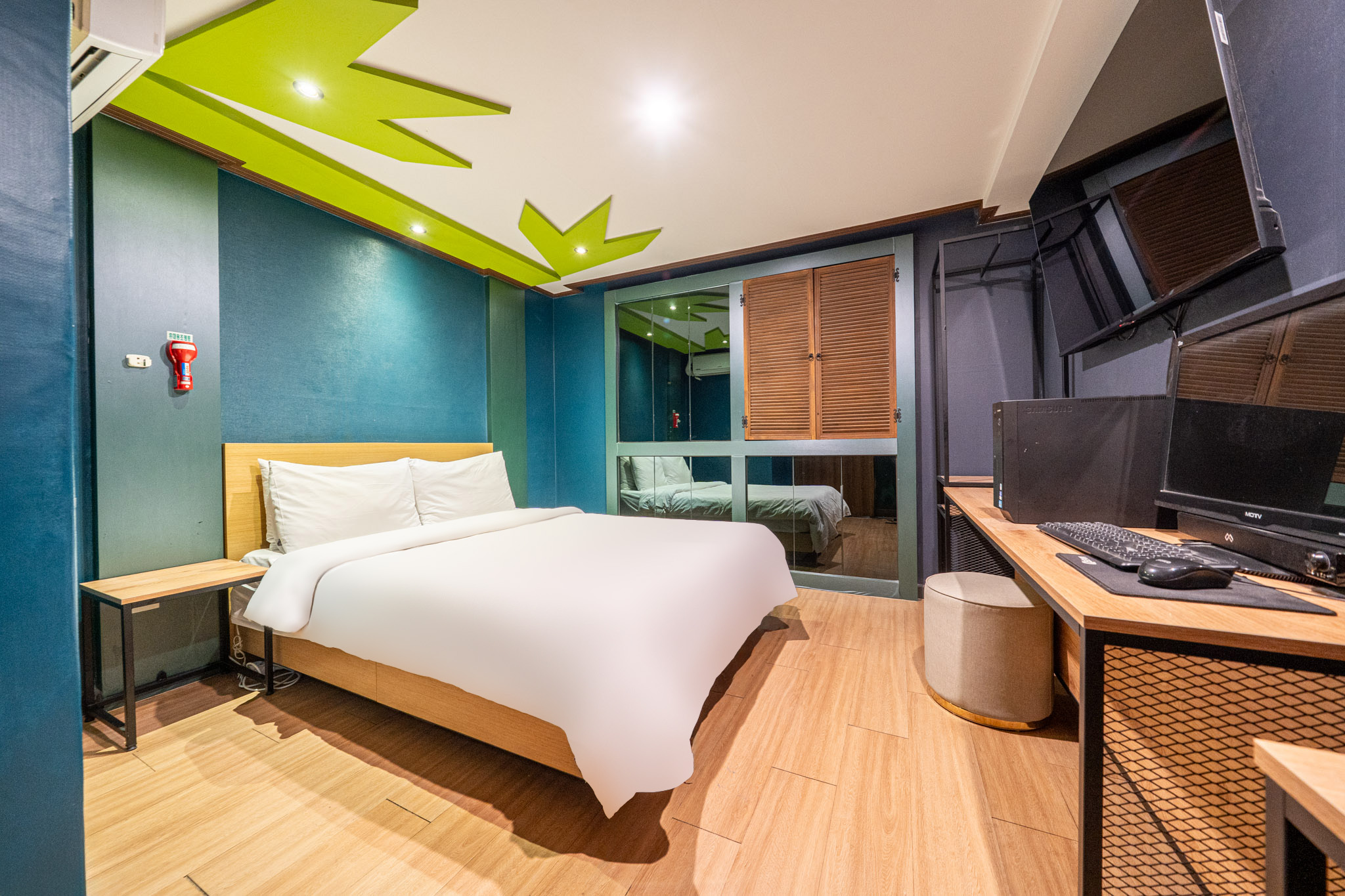 room detail thumbnail 0