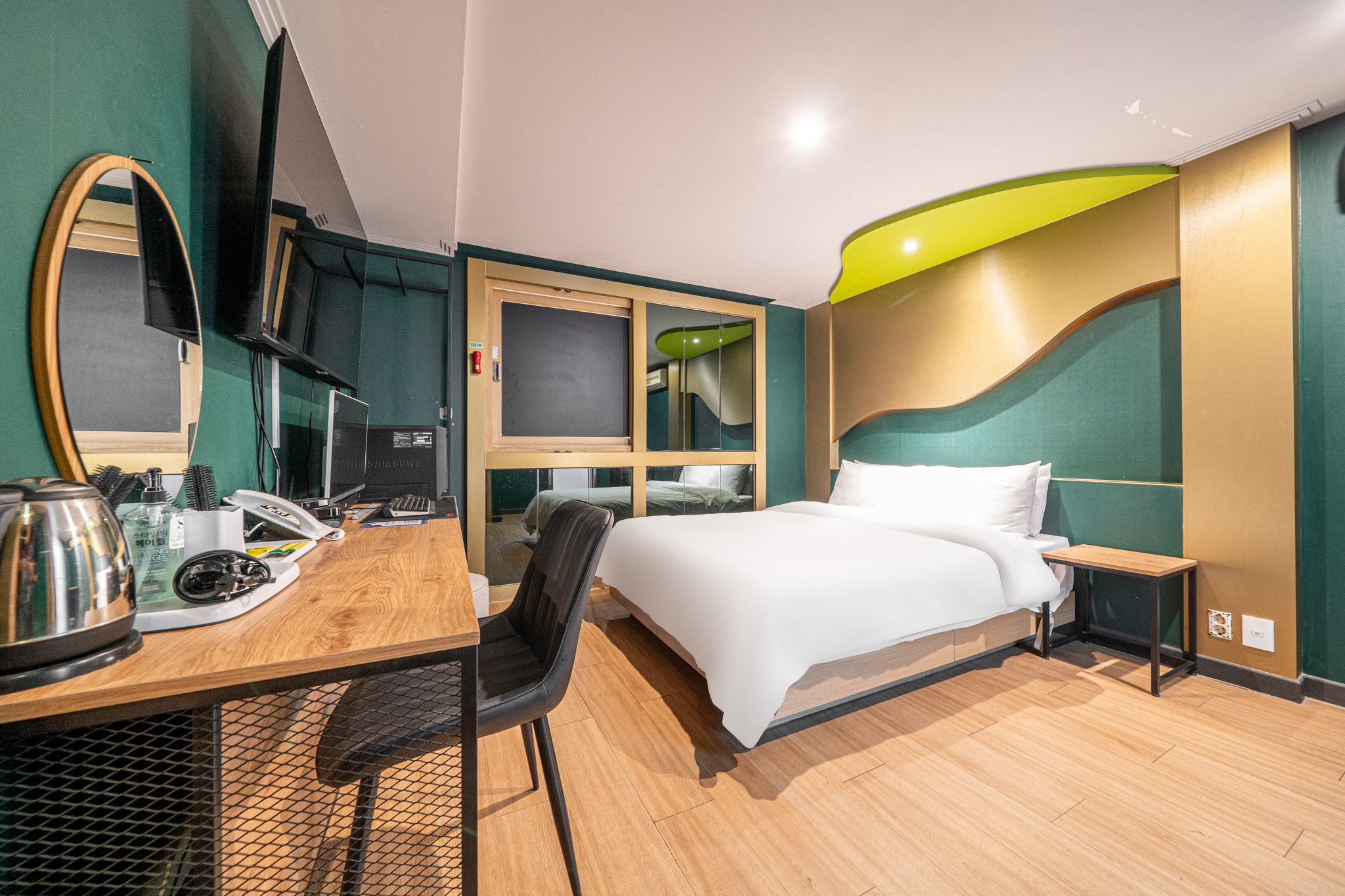 room detail thumbnail 0