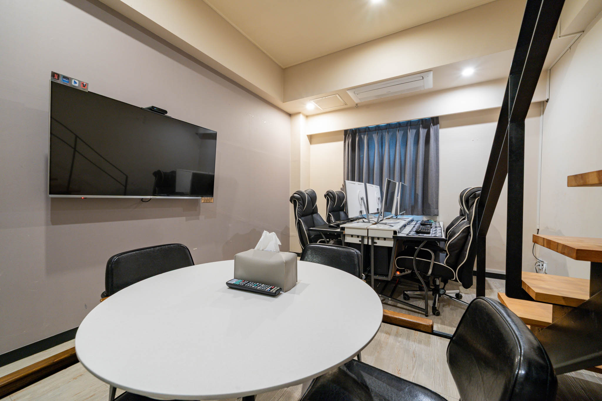 room detail thumbnail 2