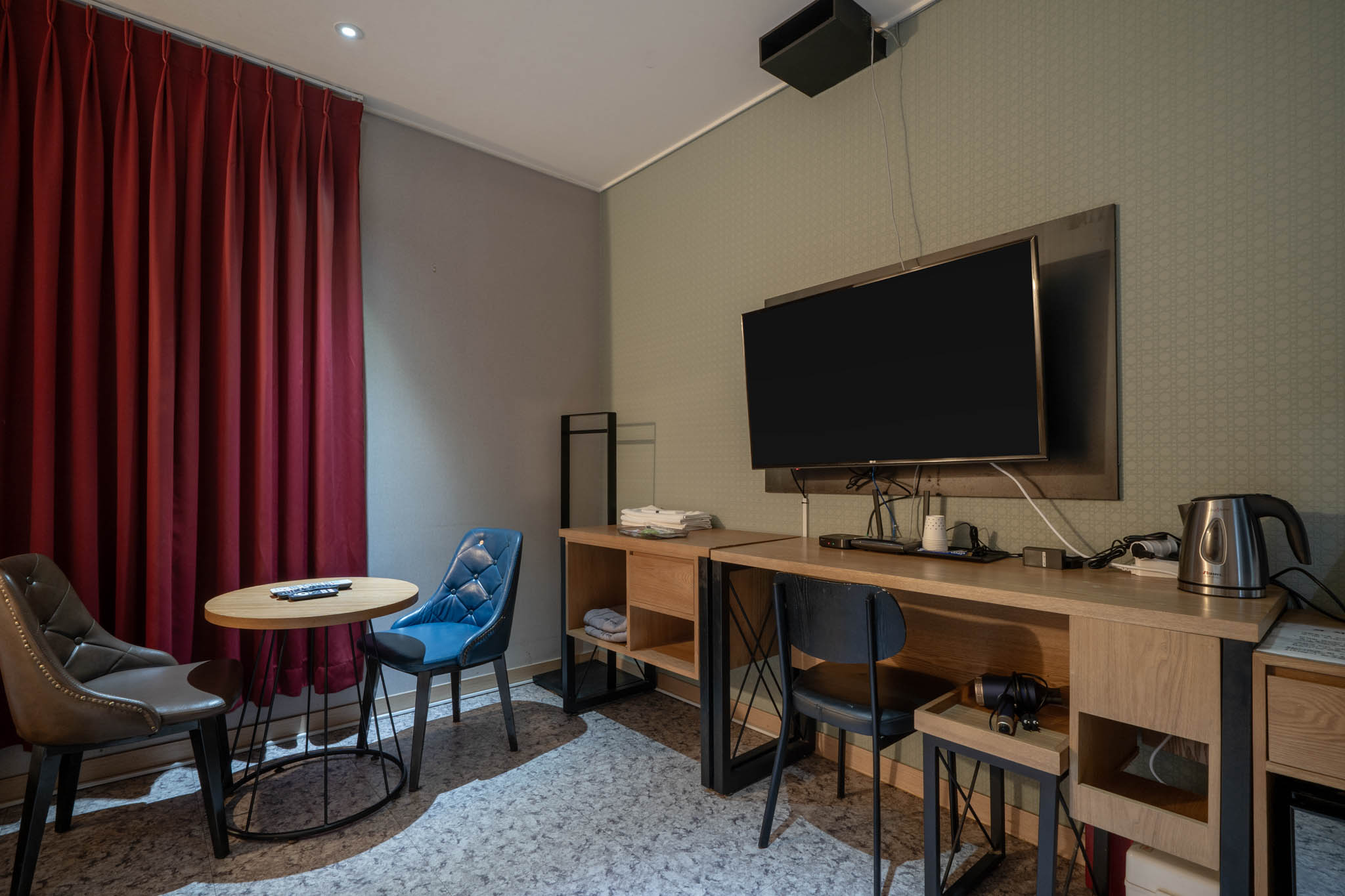 room detail thumbnail 2