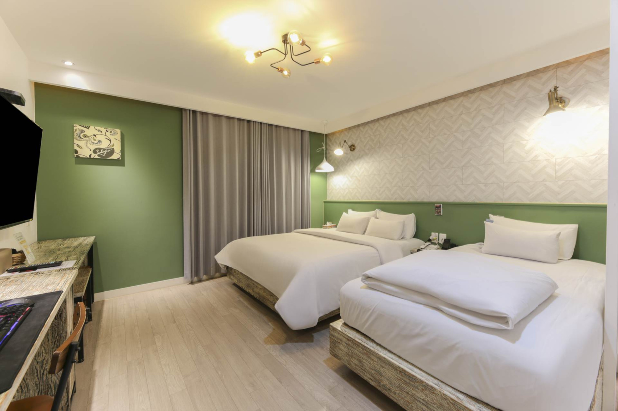 room detail thumbnail 1