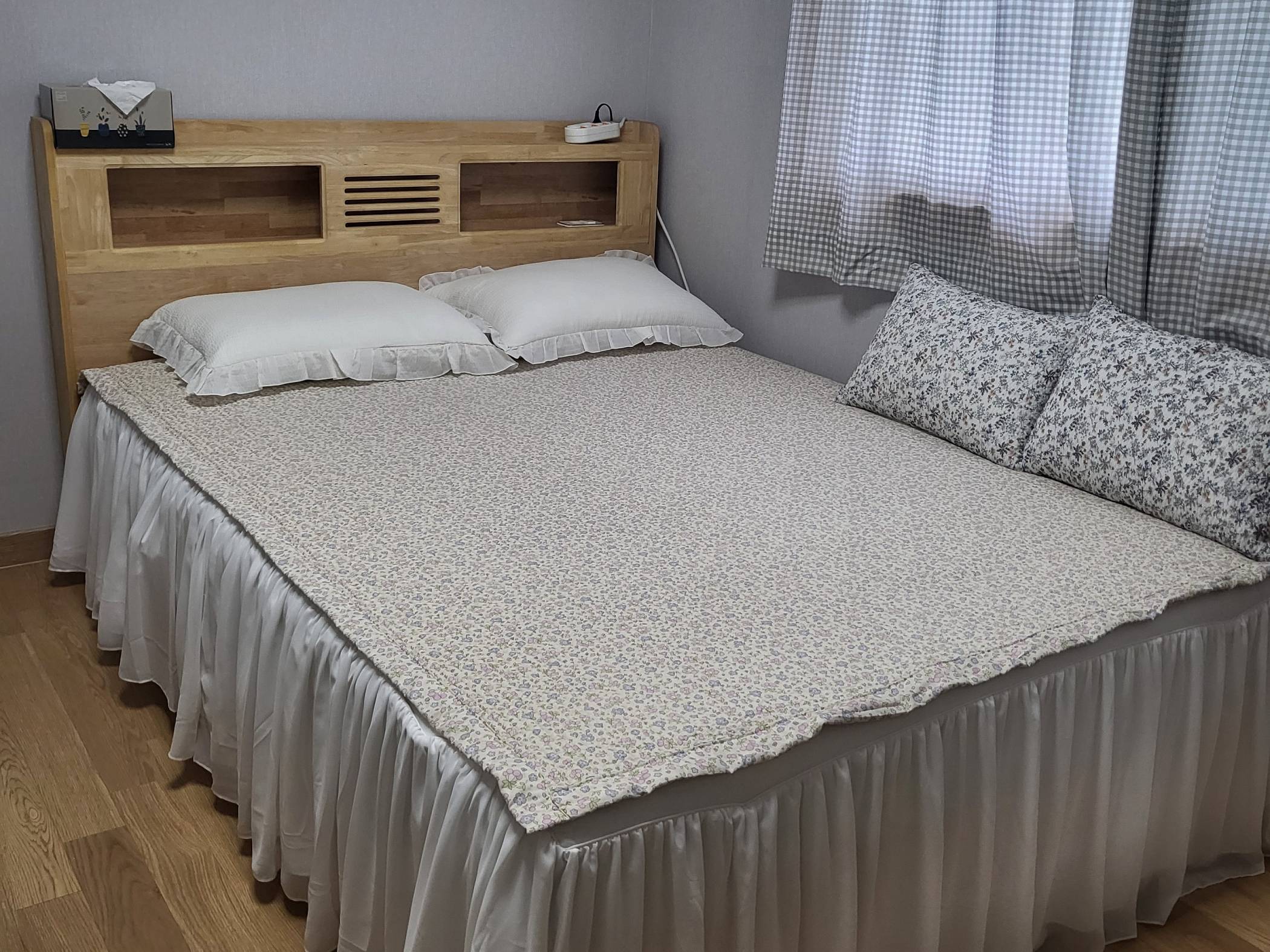 room detail thumbnail 2