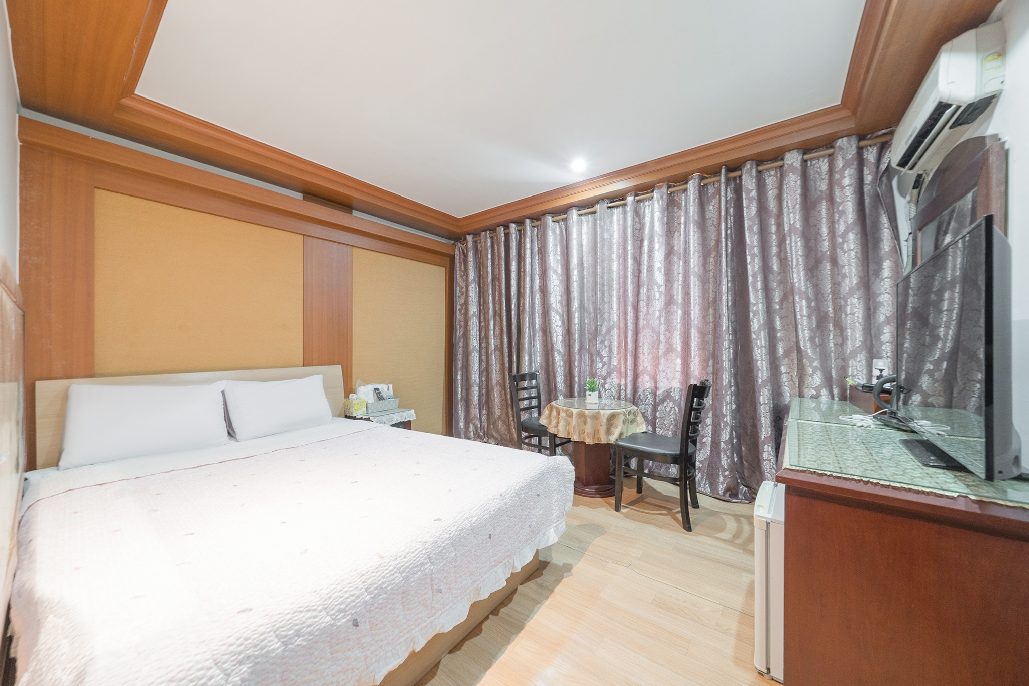 room detail thumbnail 0