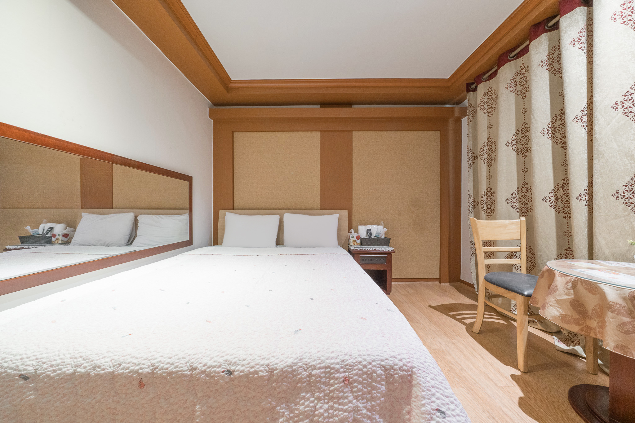 room detail thumbnail 1