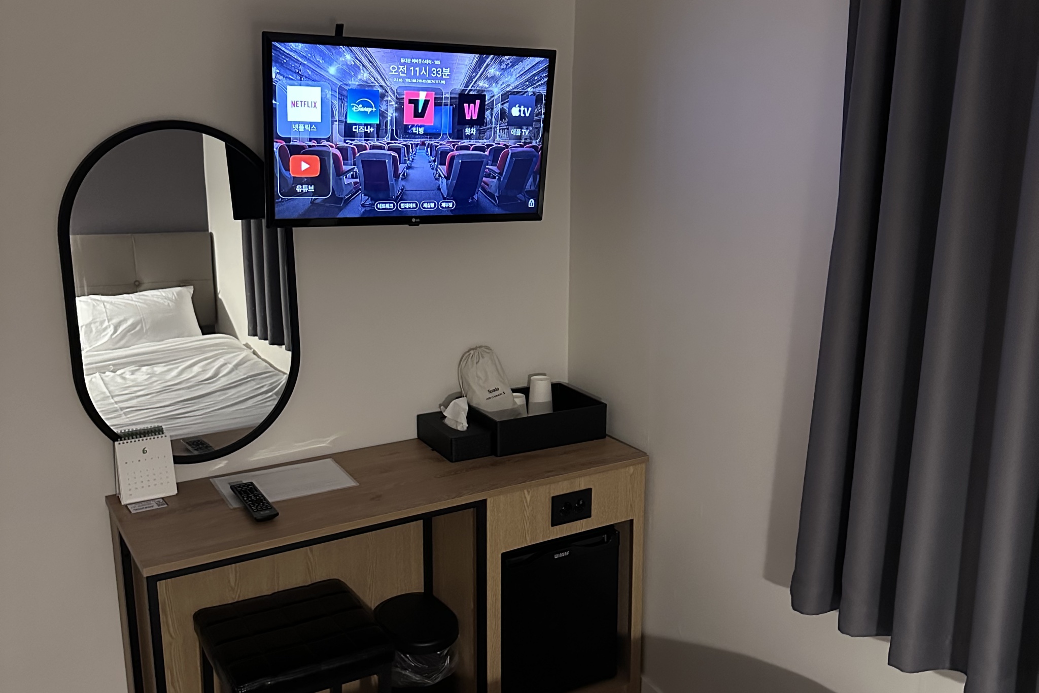 room detail thumbnail 2