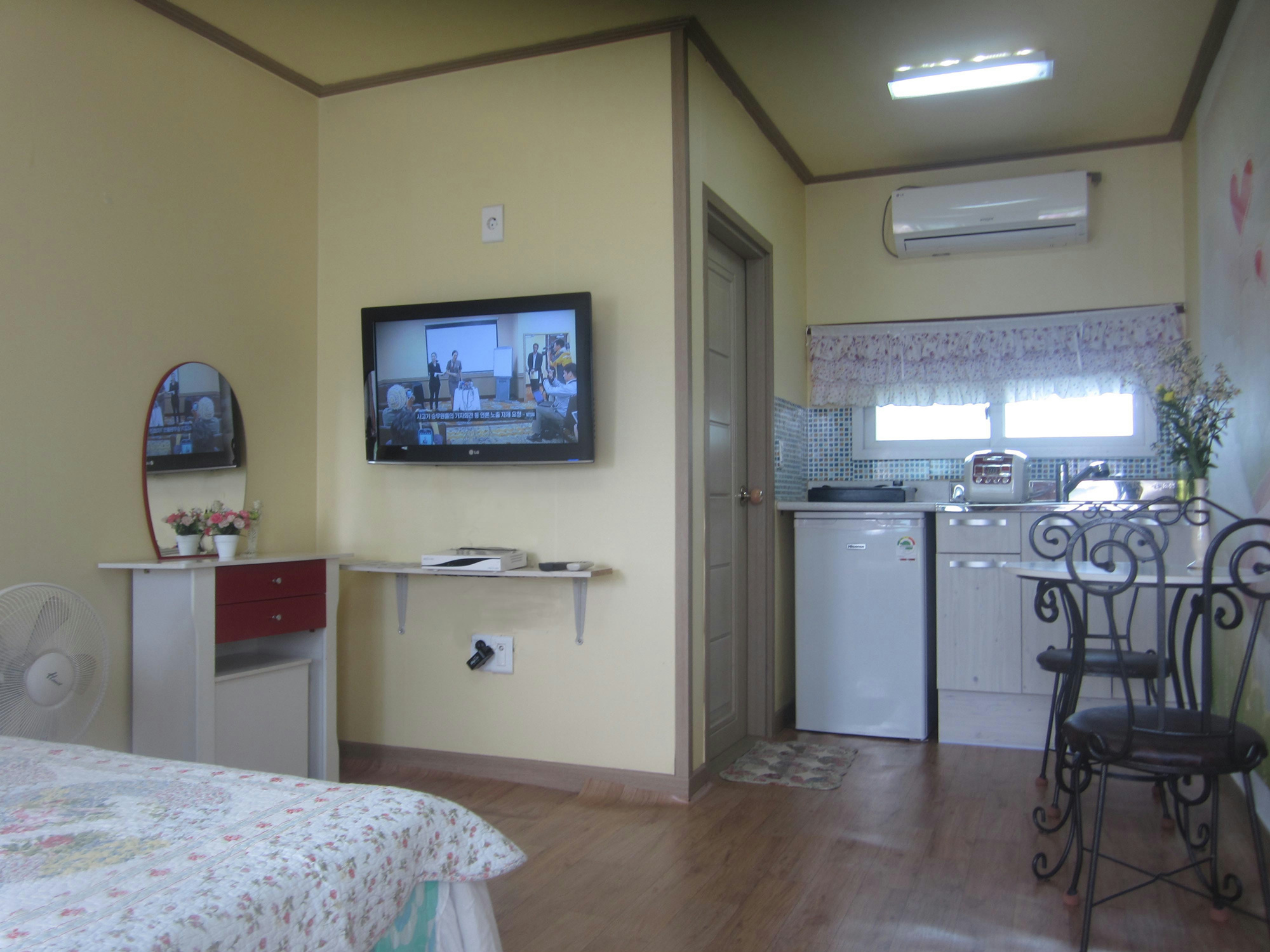 room detail thumbnail 0