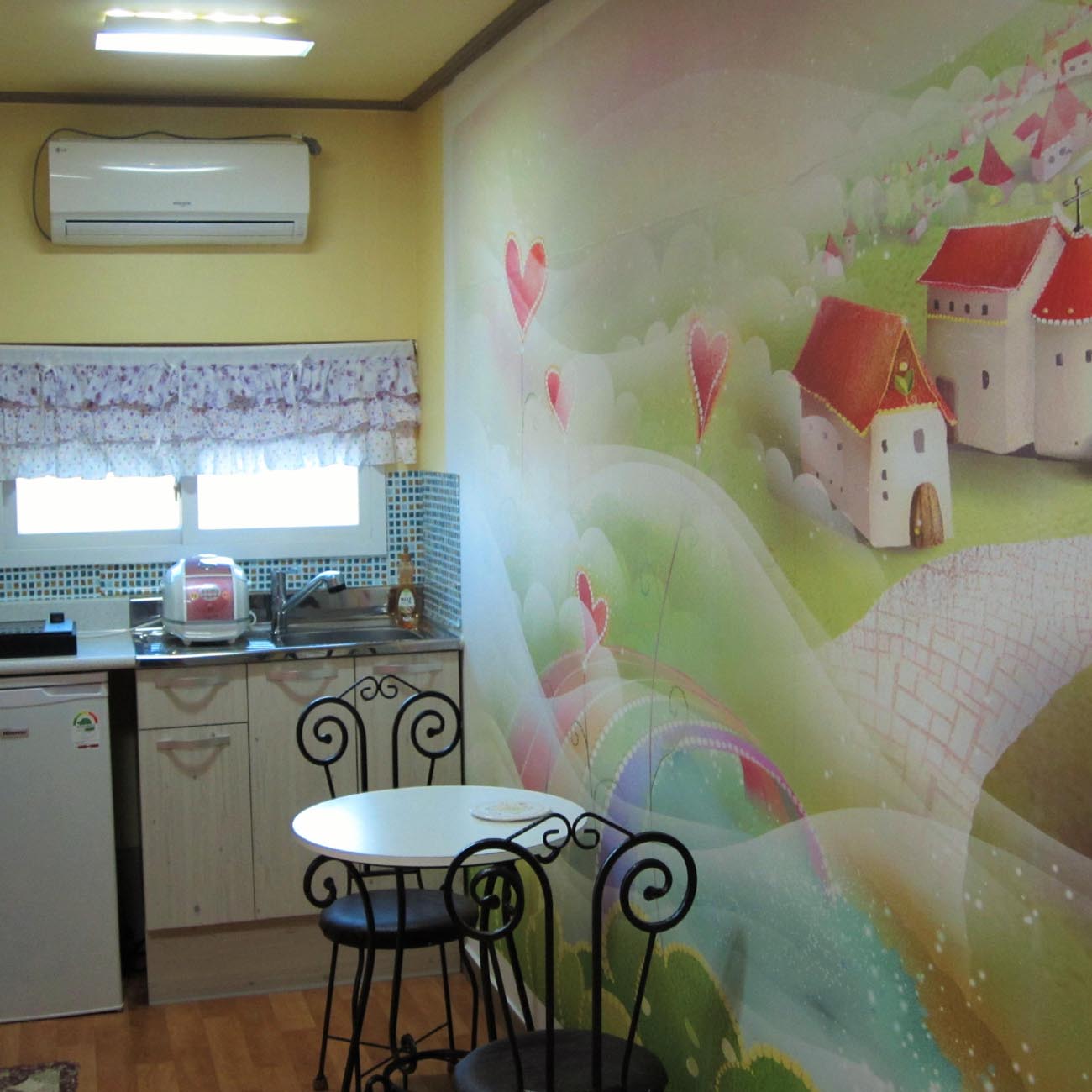 room detail thumbnail 1