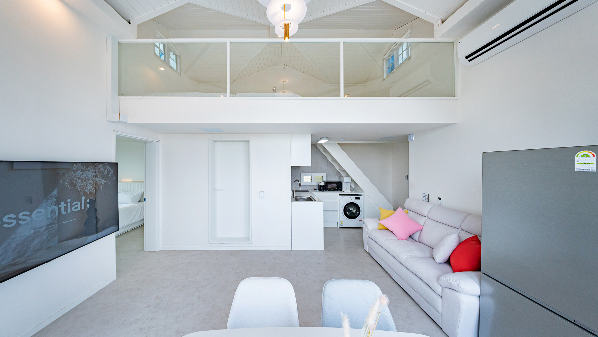 room detail thumbnail 2