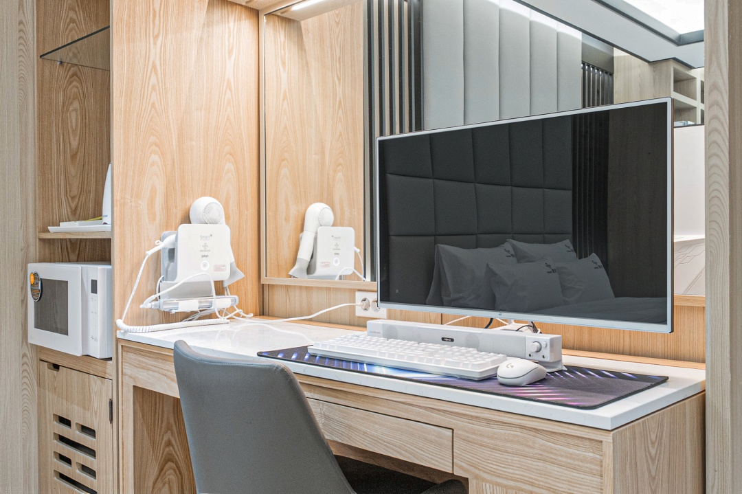 room detail thumbnail 2