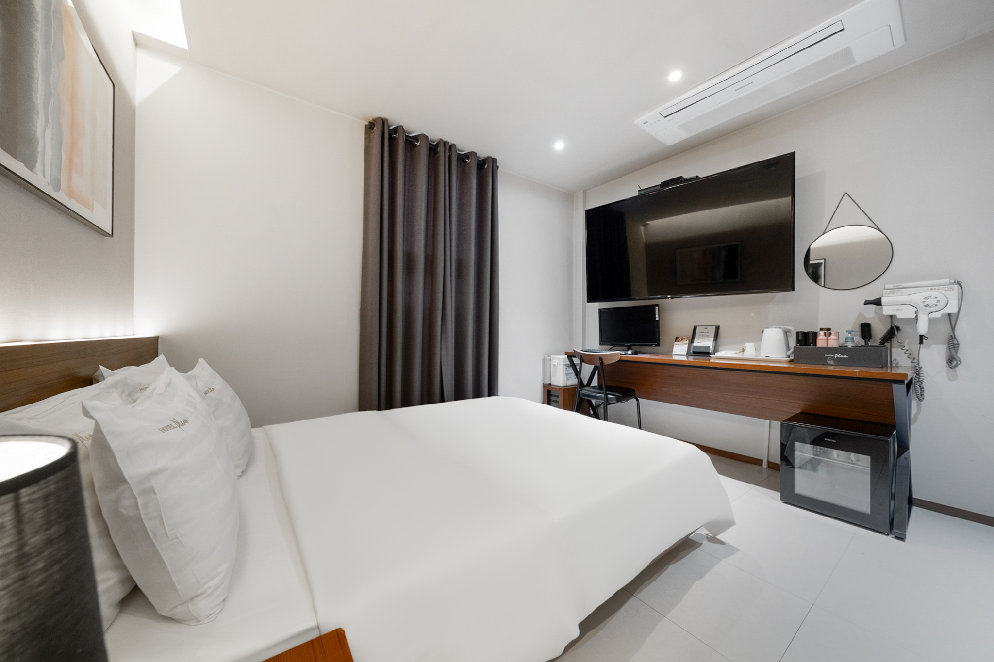 room detail thumbnail 2