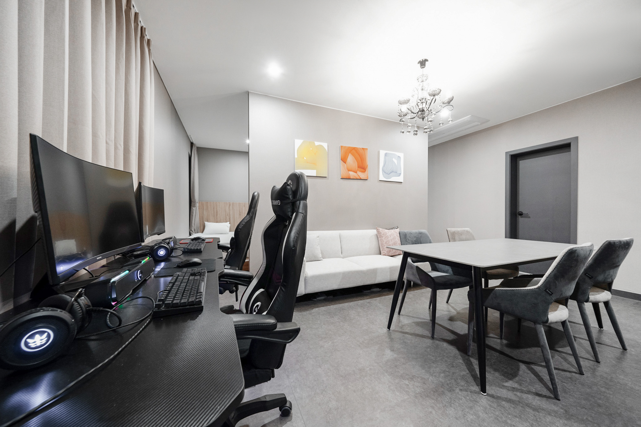 room detail thumbnail 2