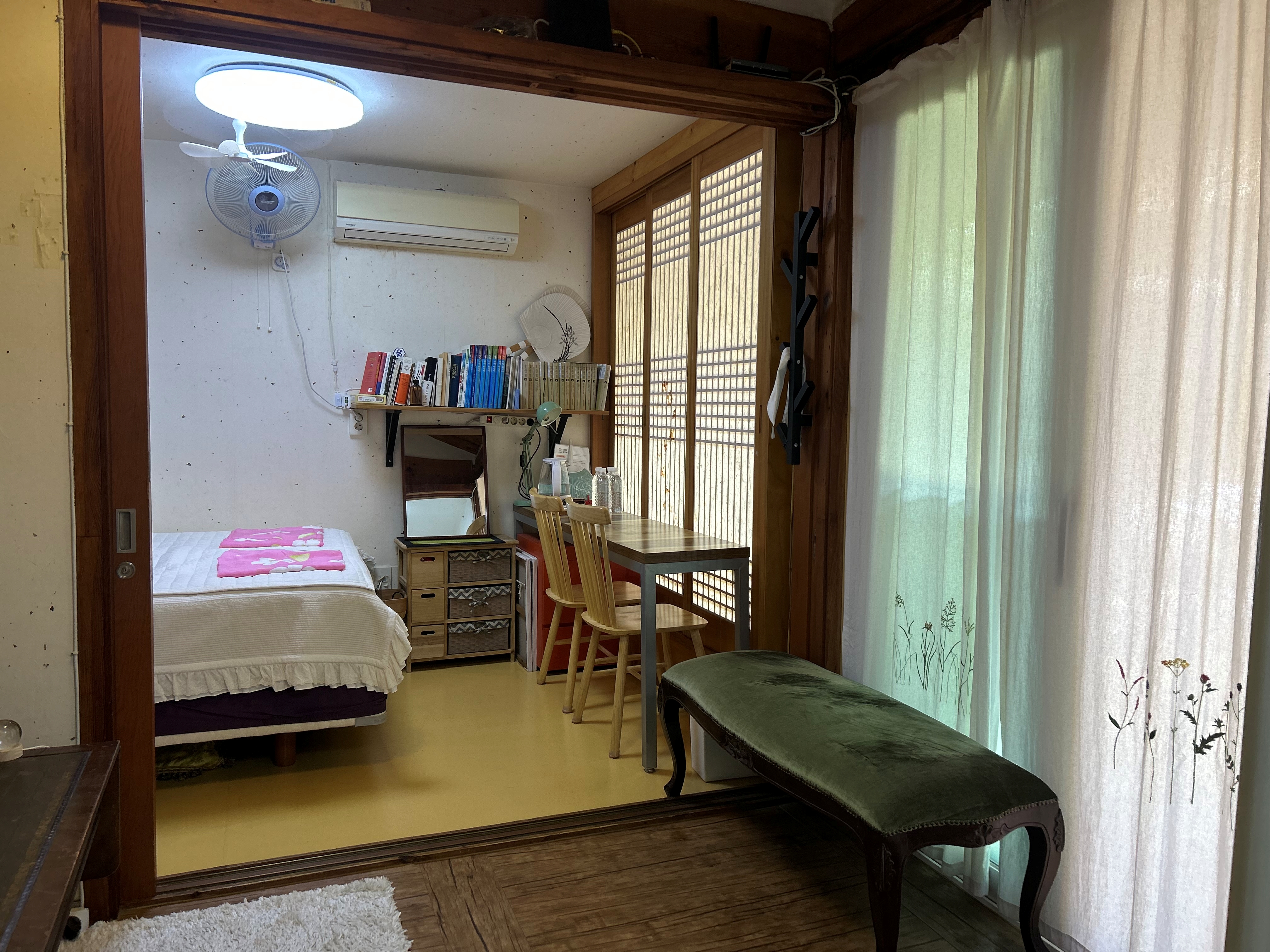 room detail thumbnail 1