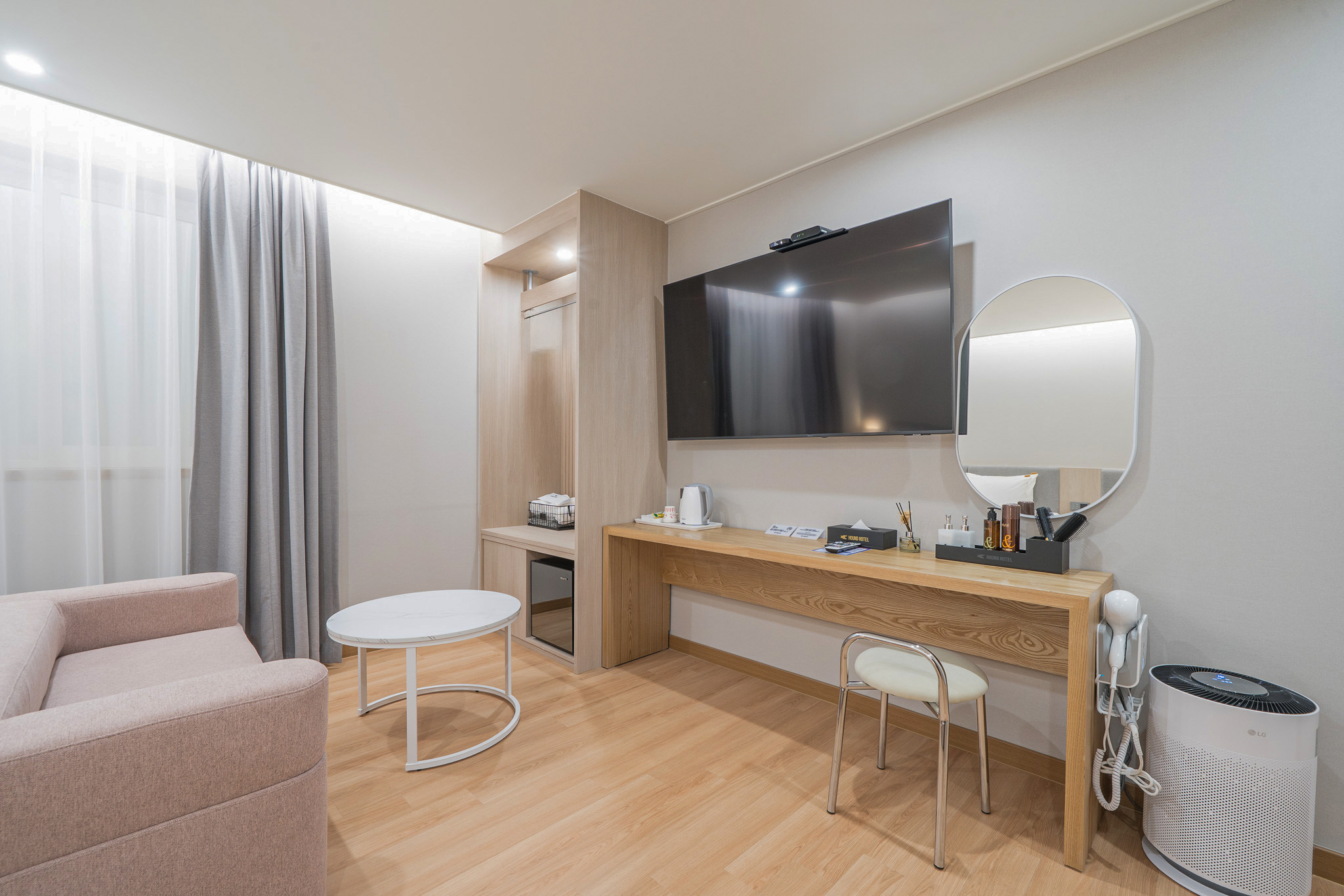 room detail thumbnail 2