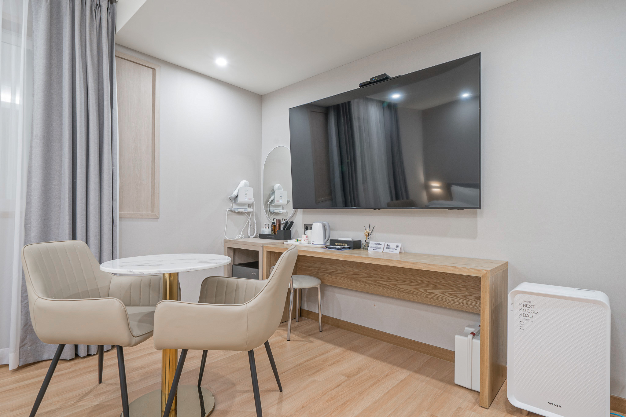 room detail thumbnail 2