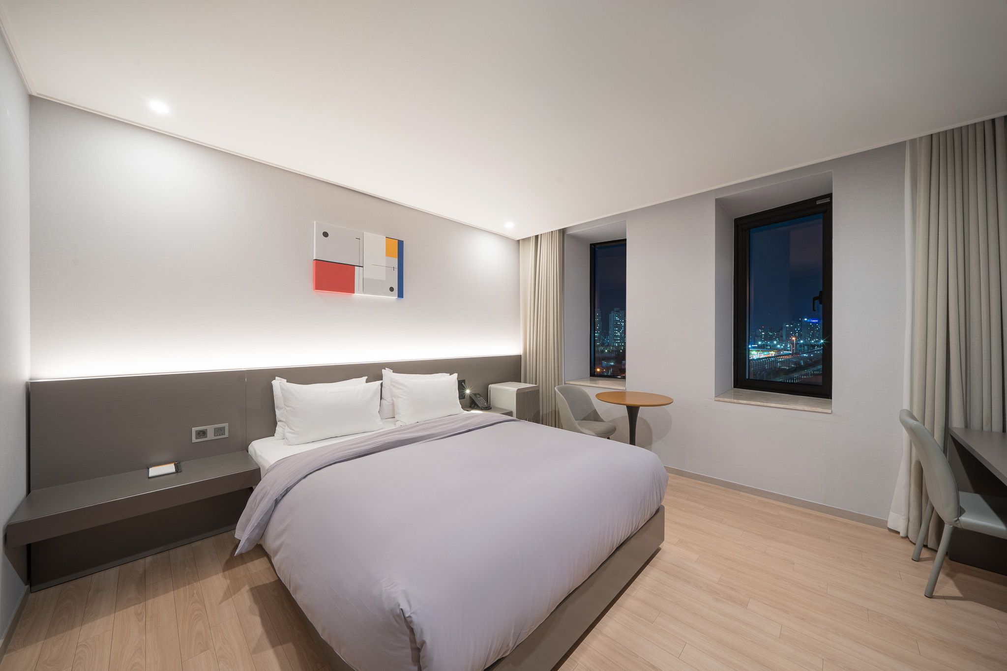 room detail thumbnail 1