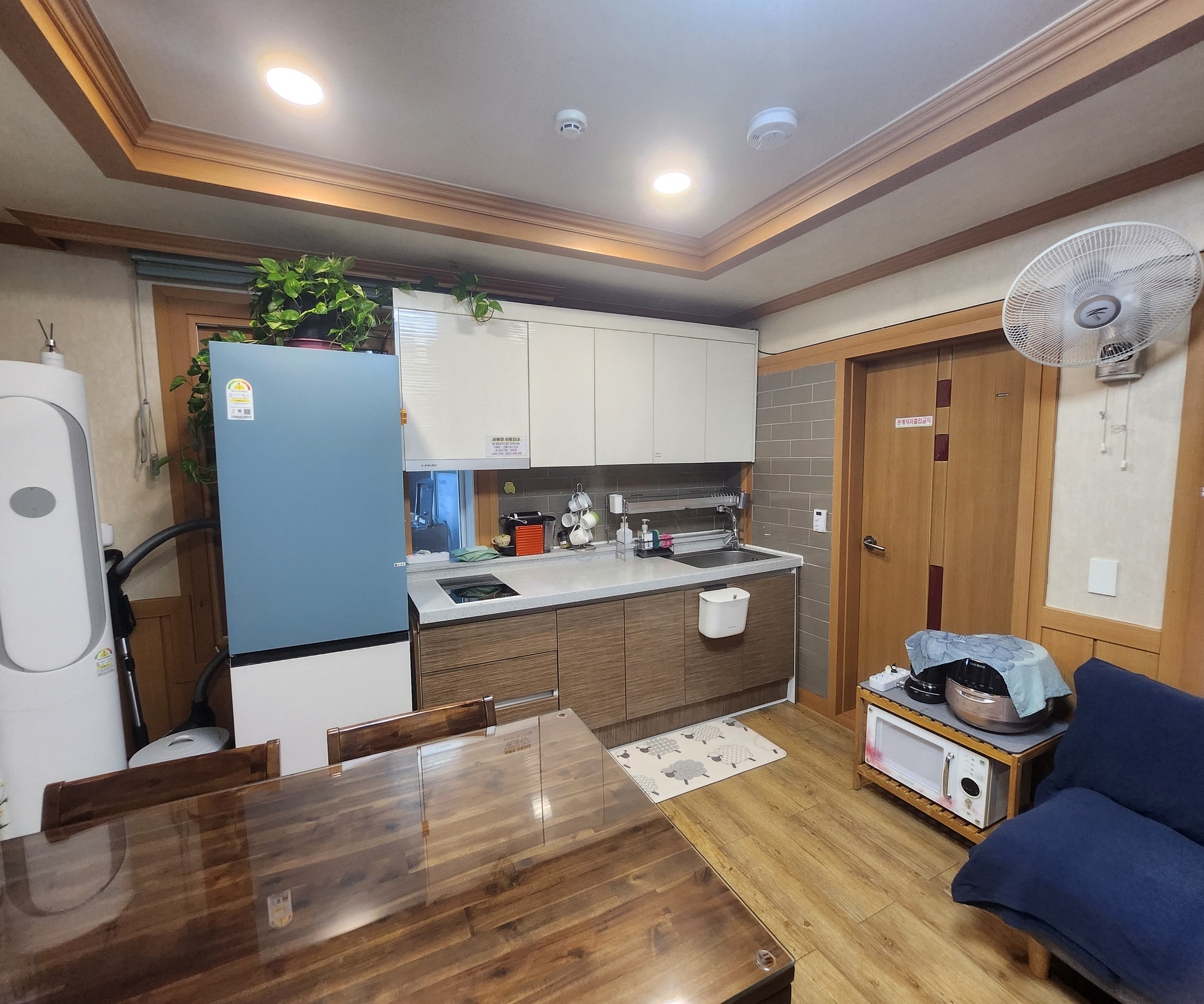 room detail thumbnail 2