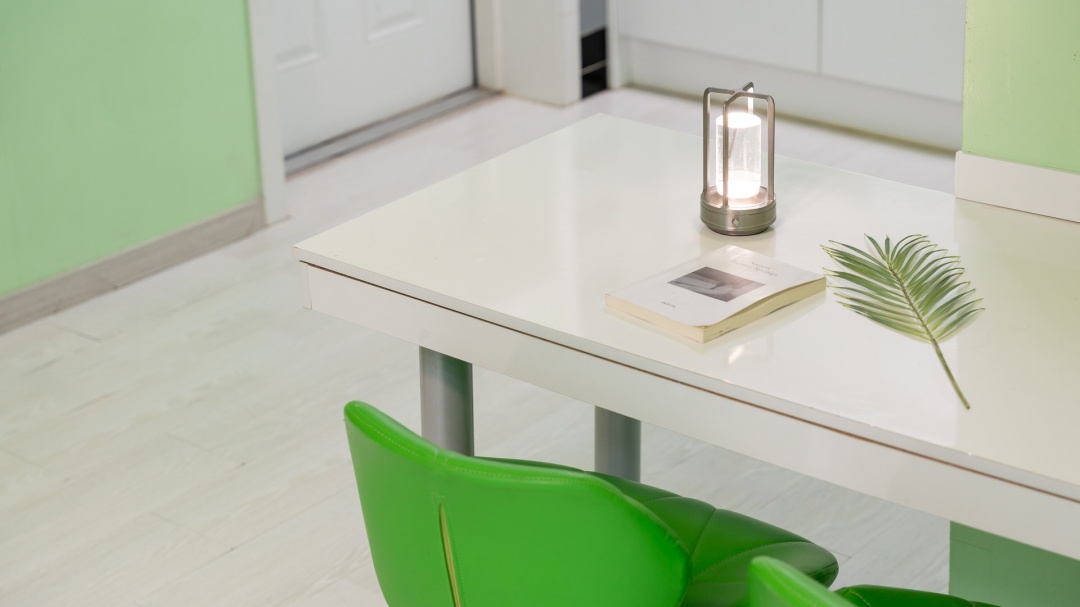 room detail thumbnail 2