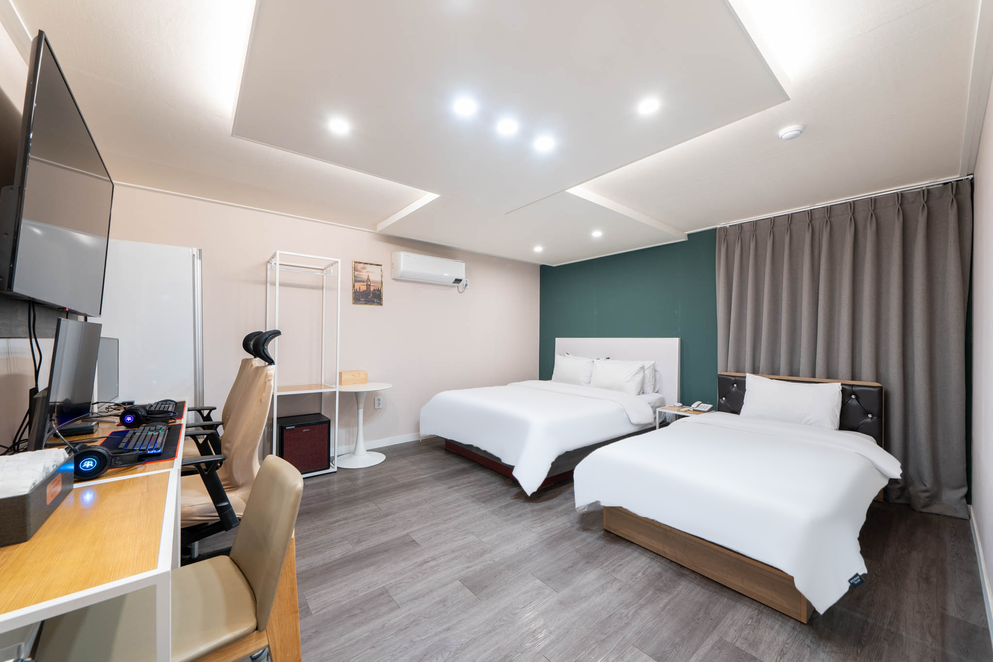 room detail thumbnail 0