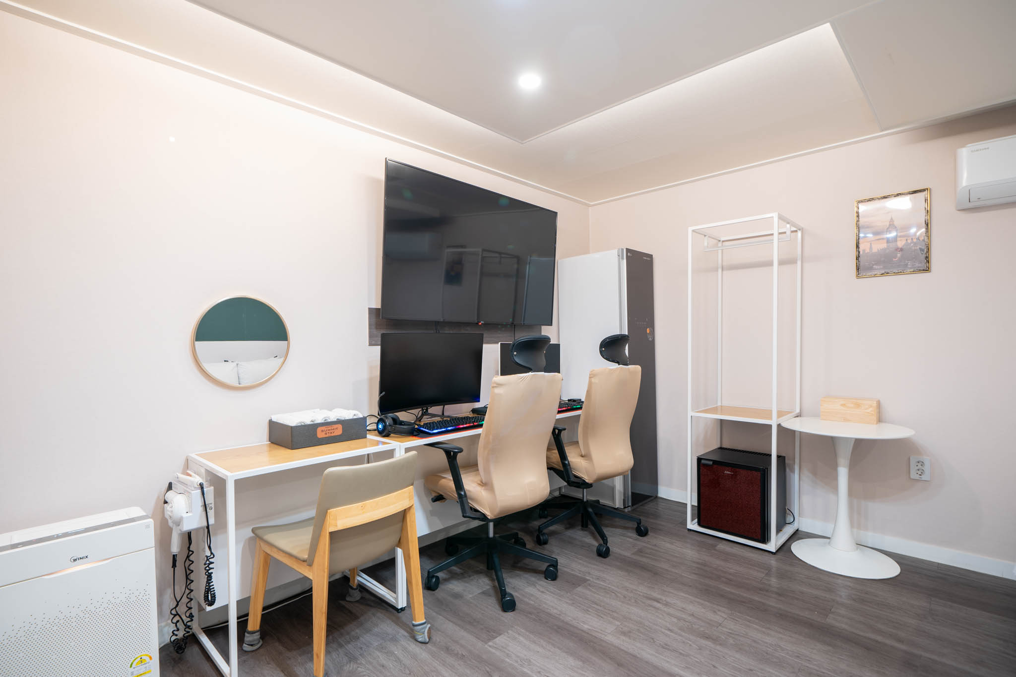 room detail thumbnail 2