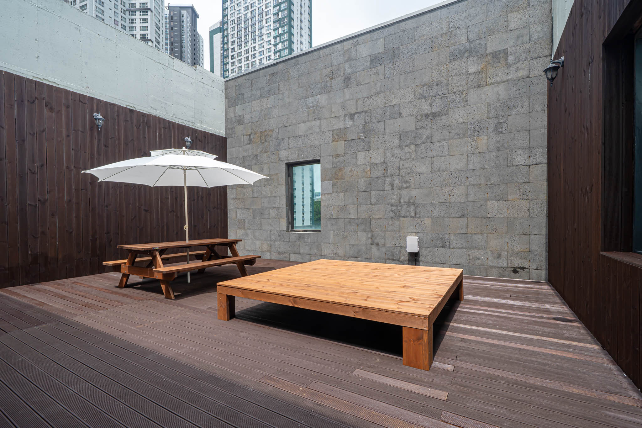 *오픈특가* 스위트 테라스 트윈 스타일러(노래방 밤 12시까지 이용가능, 넷플릭스 이용가능, 스타일러, 무료조식)