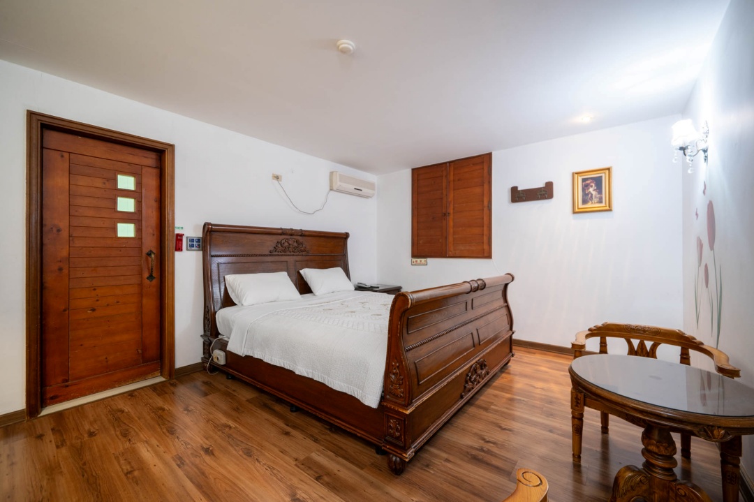 room detail thumbnail 0