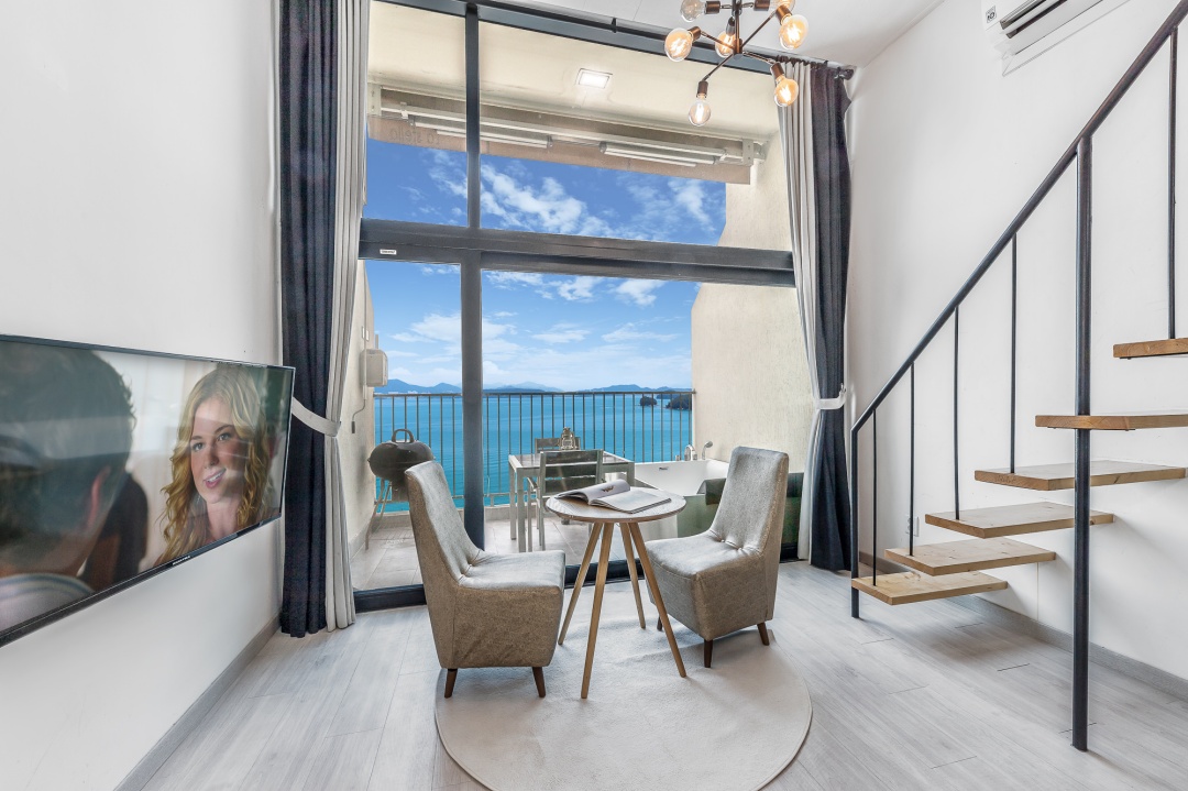 room detail thumbnail 2