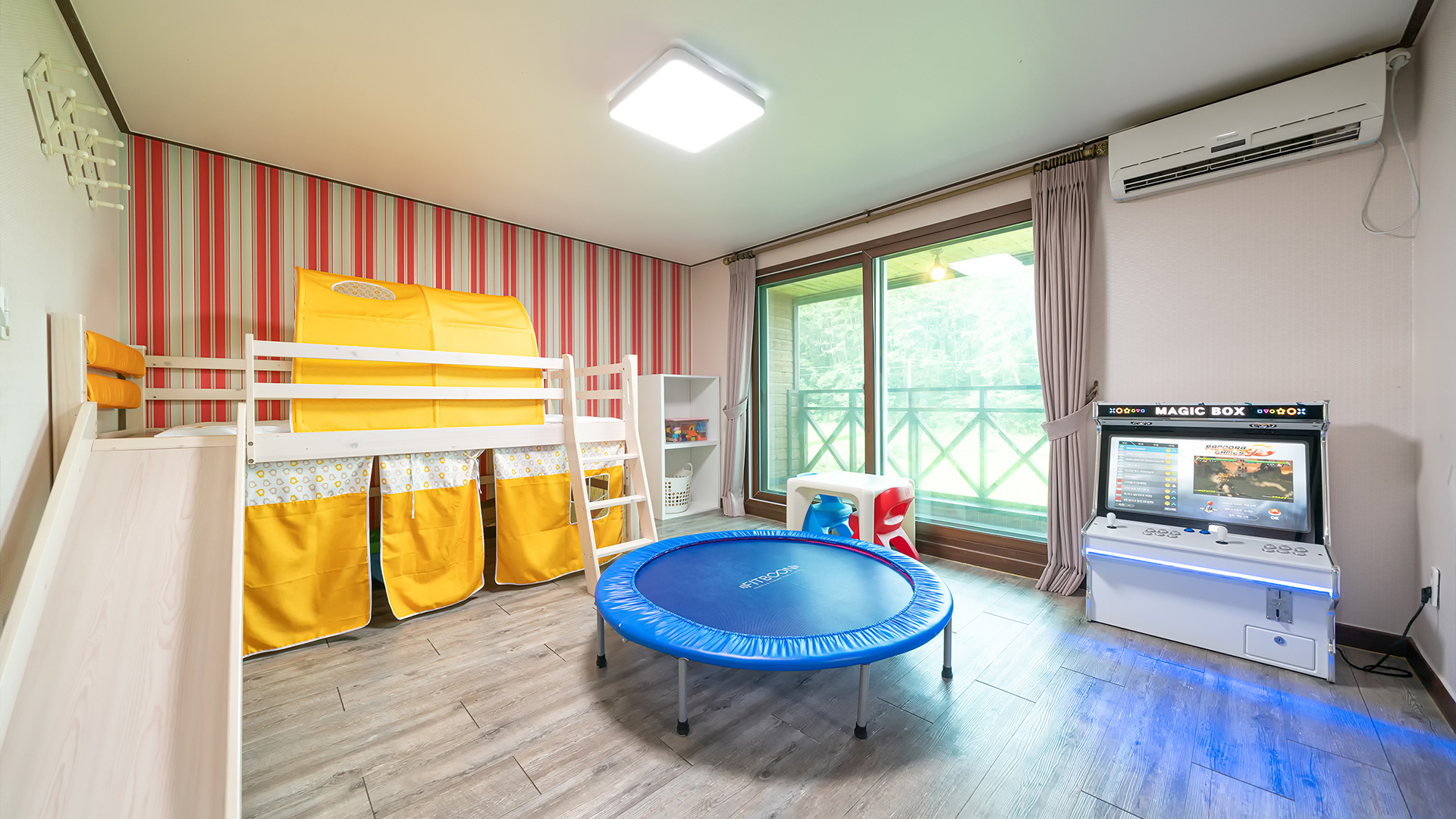 room detail thumbnail 2