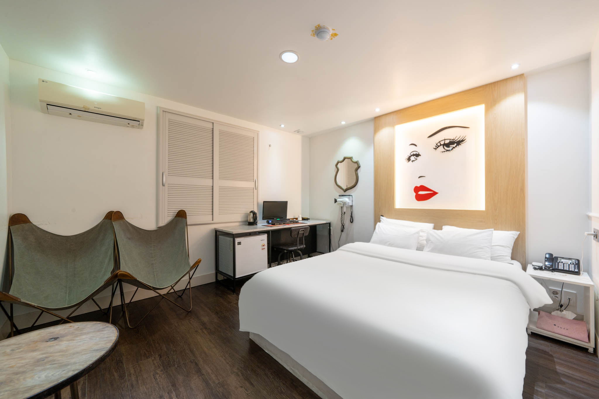 room detail thumbnail 1