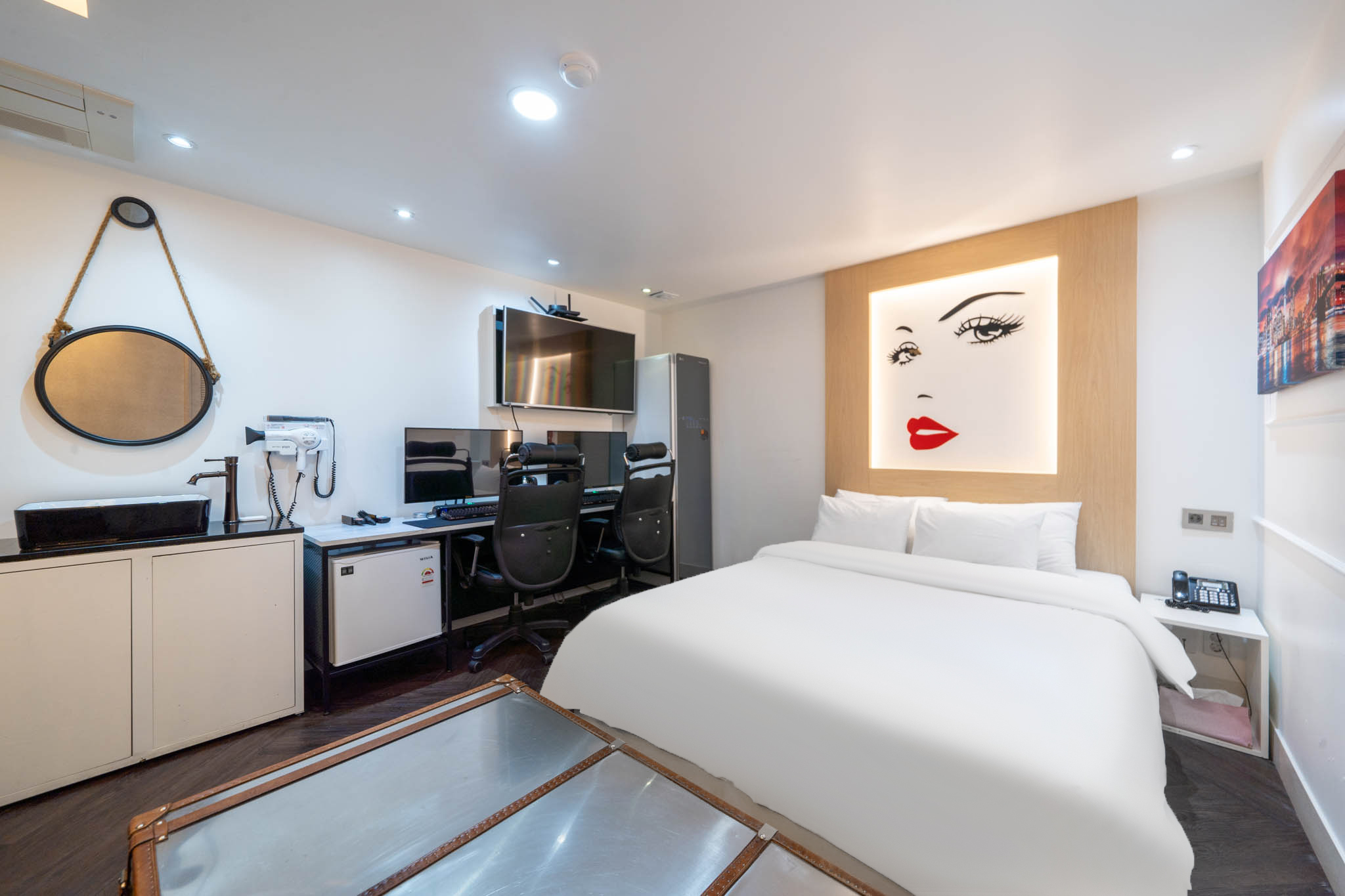 room detail thumbnail 1