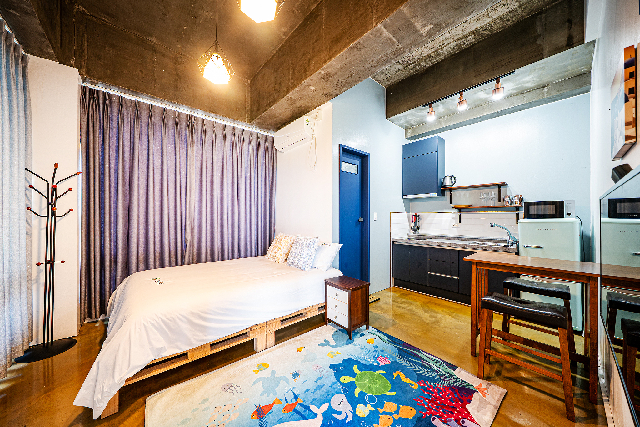 room detail thumbnail 1