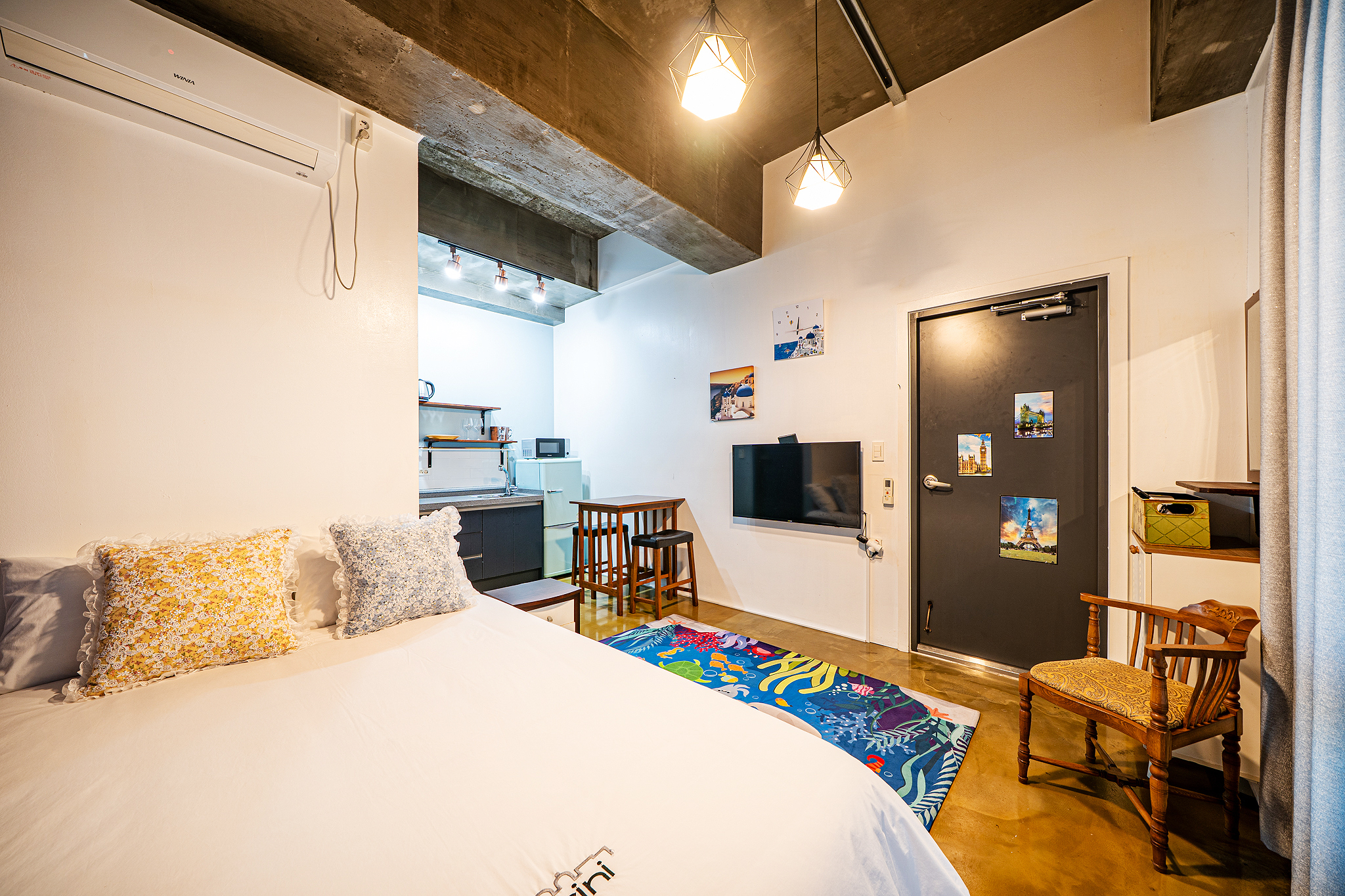 room detail thumbnail 2