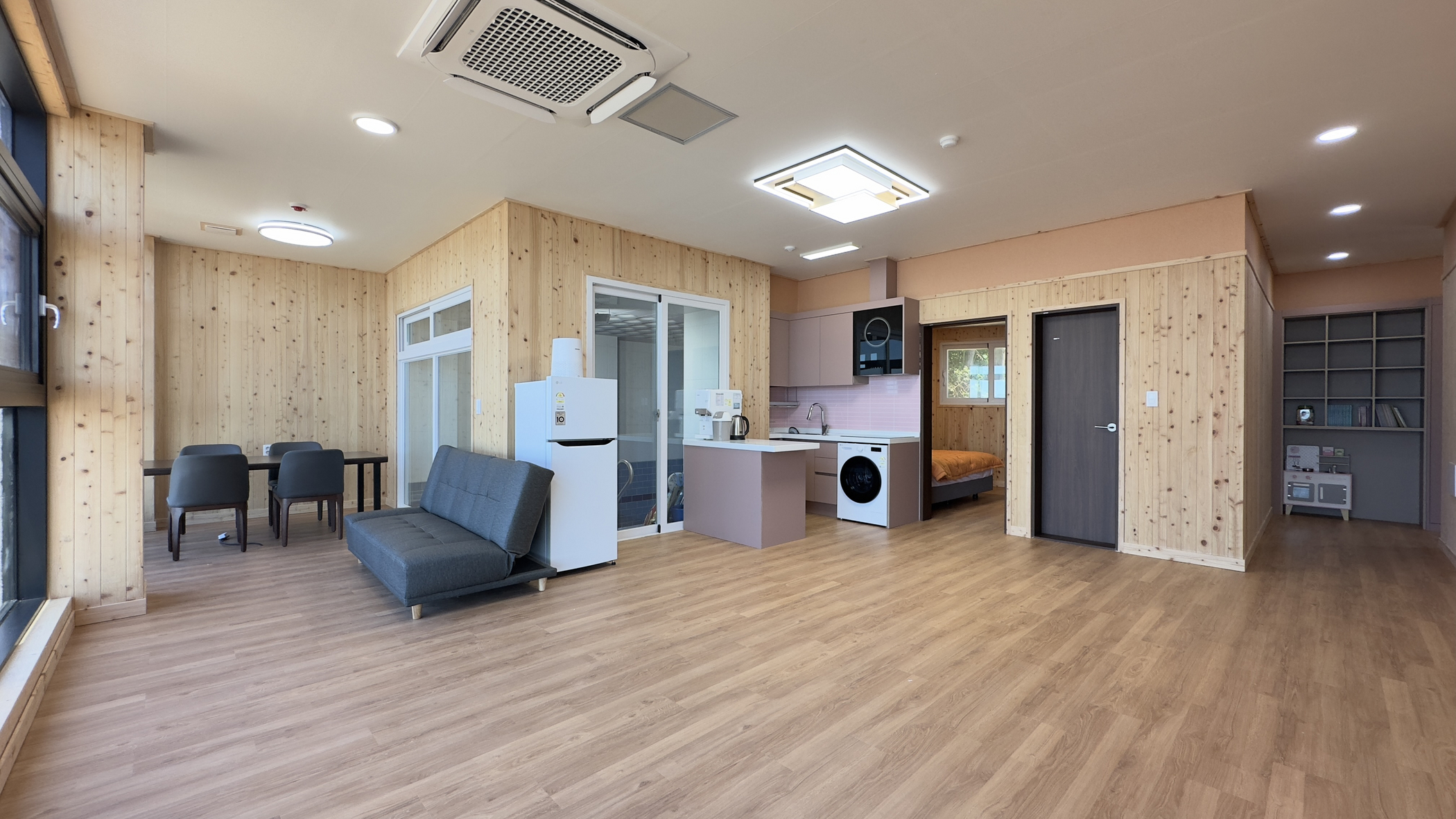 room detail thumbnail 2