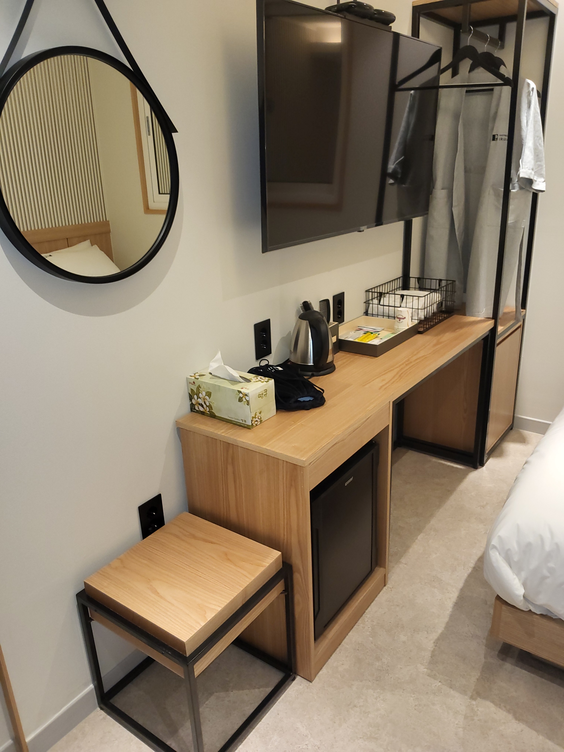 room detail thumbnail 2