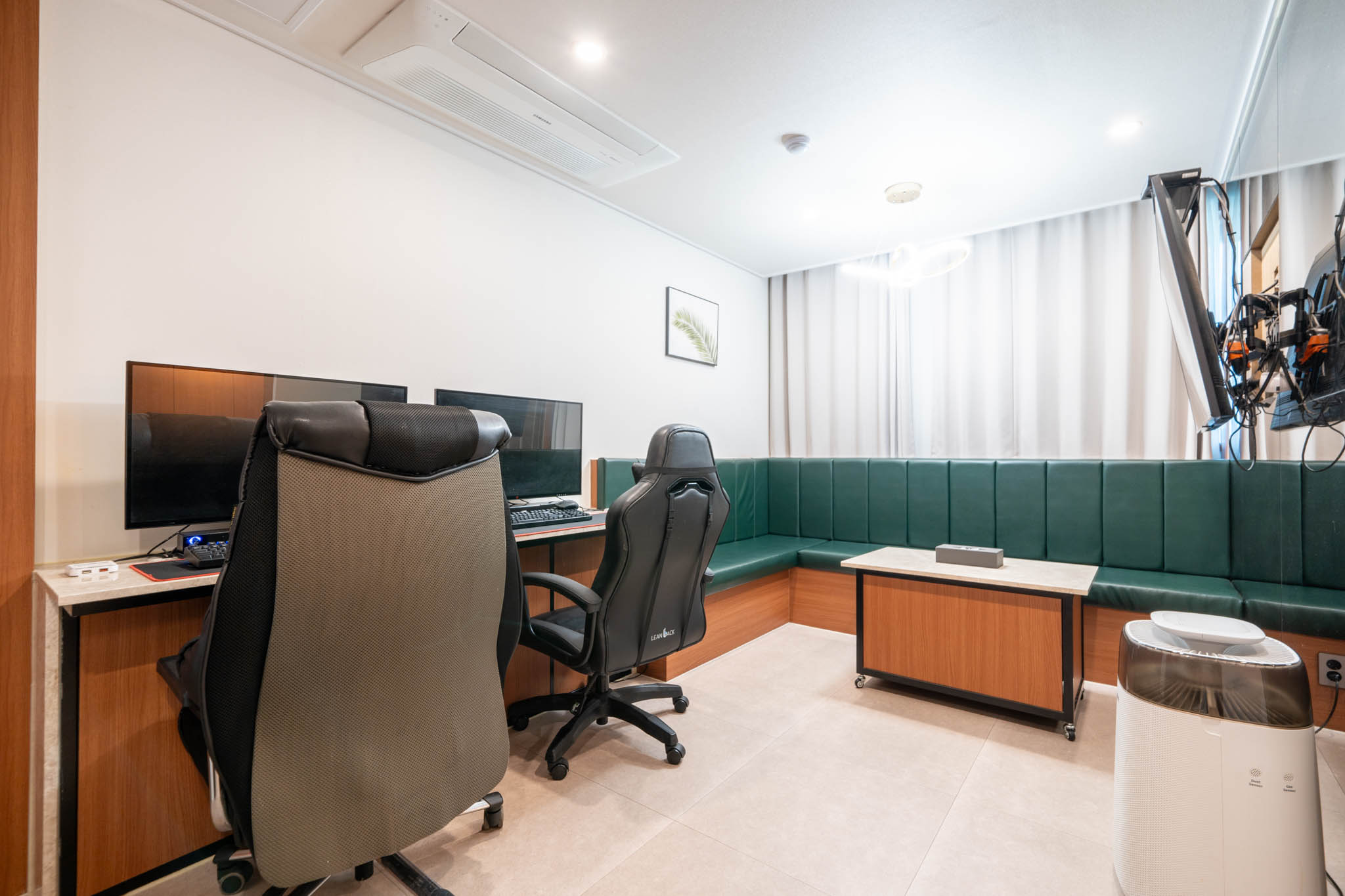 room detail thumbnail 1