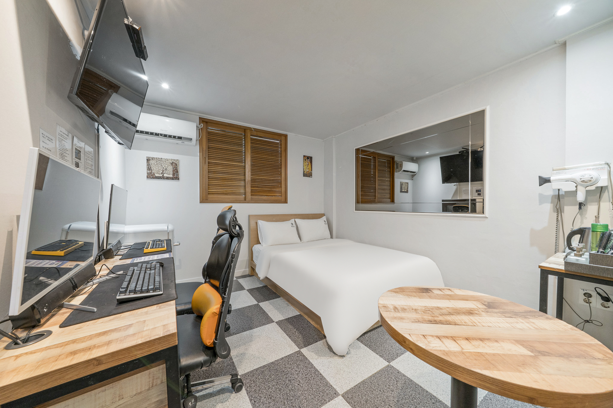 room detail thumbnail 0