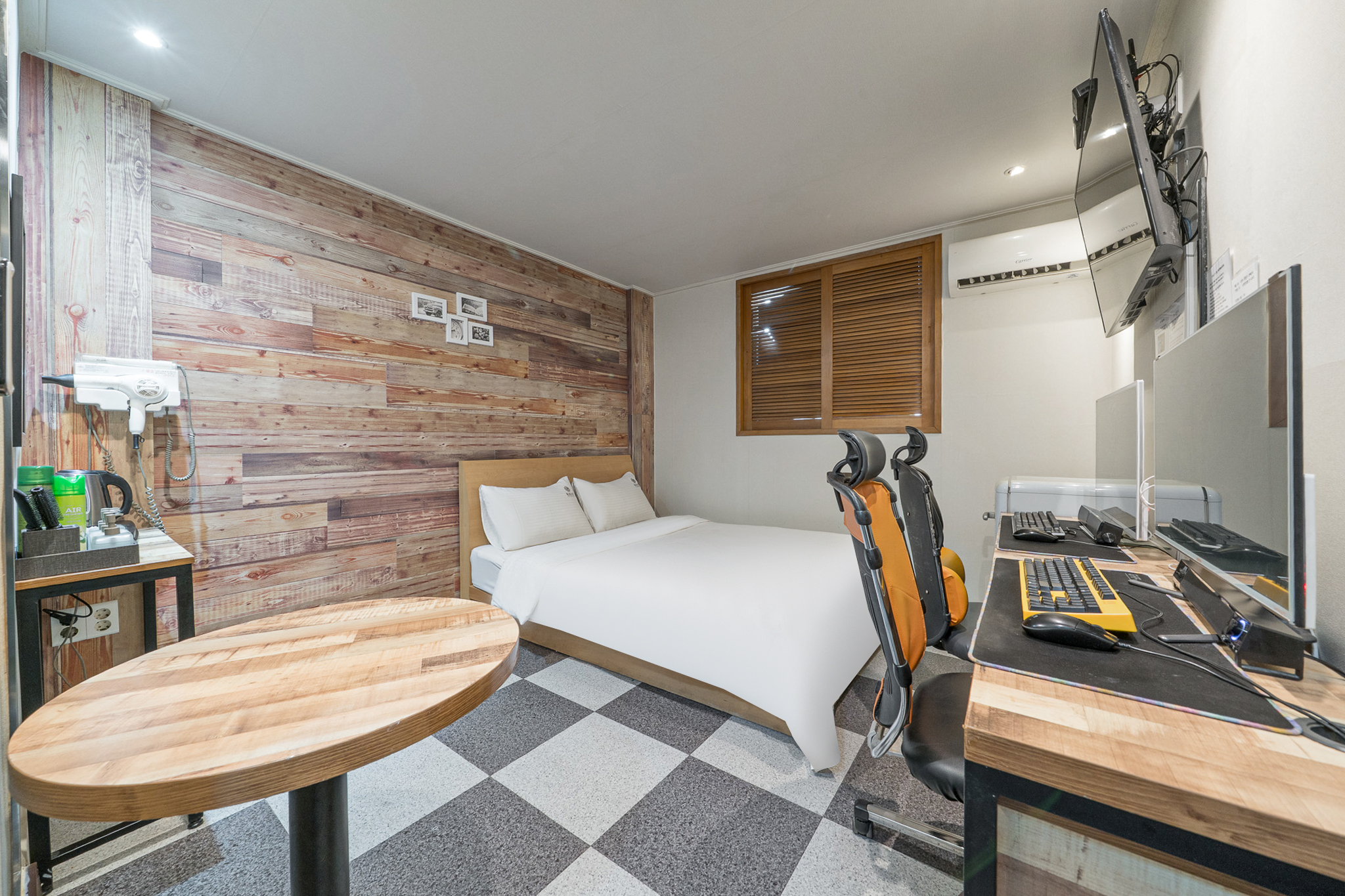 room detail thumbnail 0