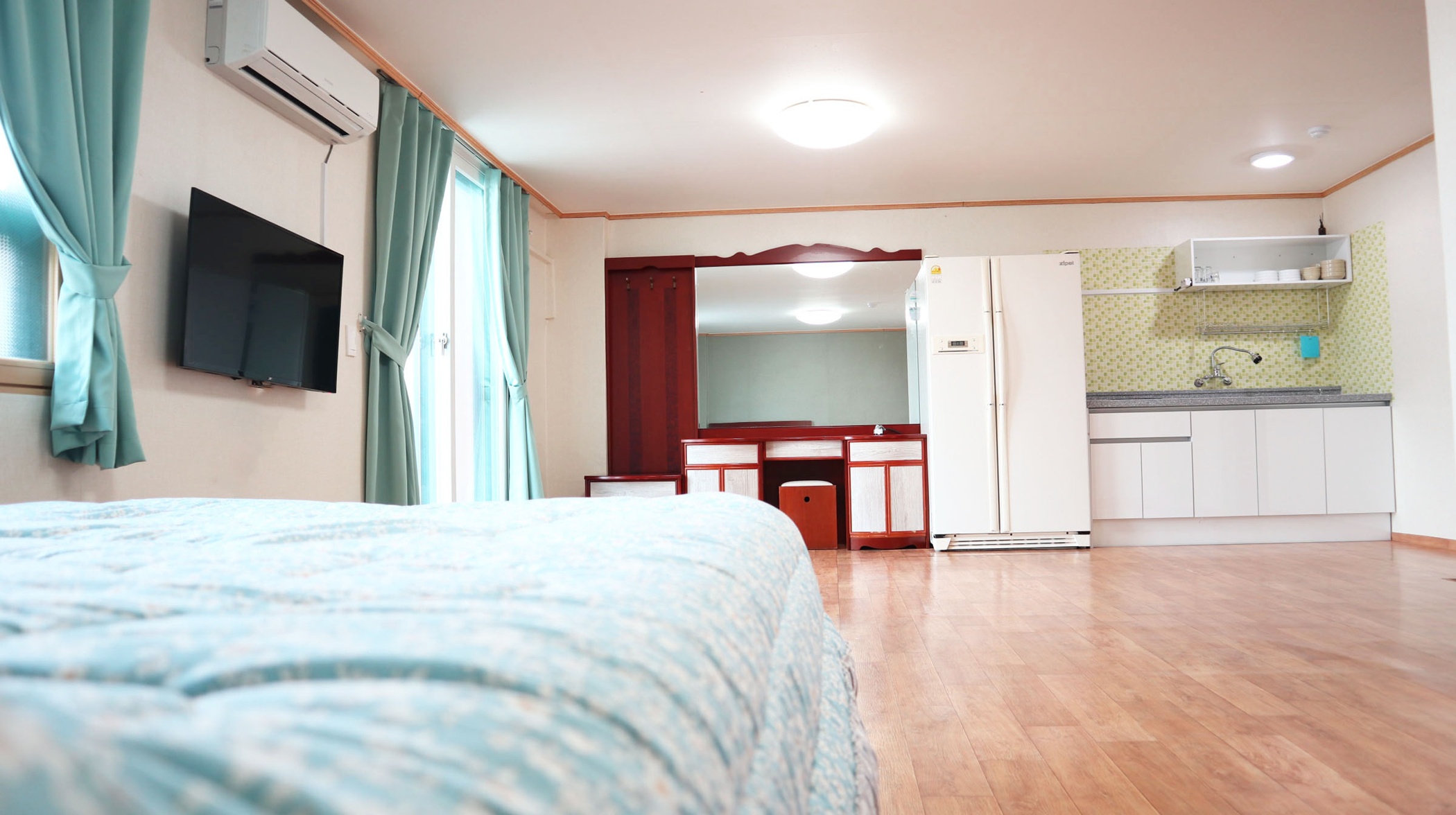 room detail thumbnail 1