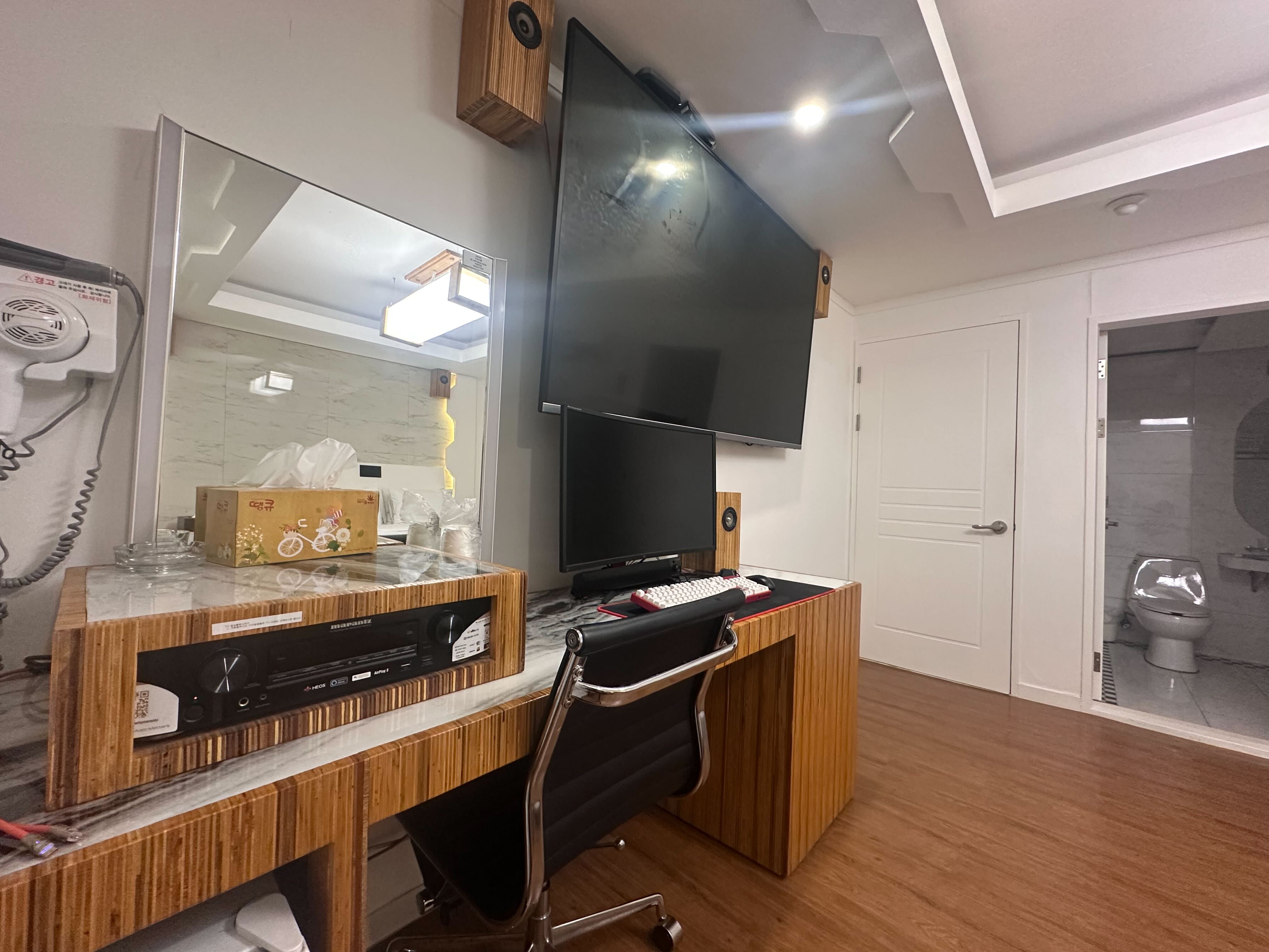 room detail thumbnail 0