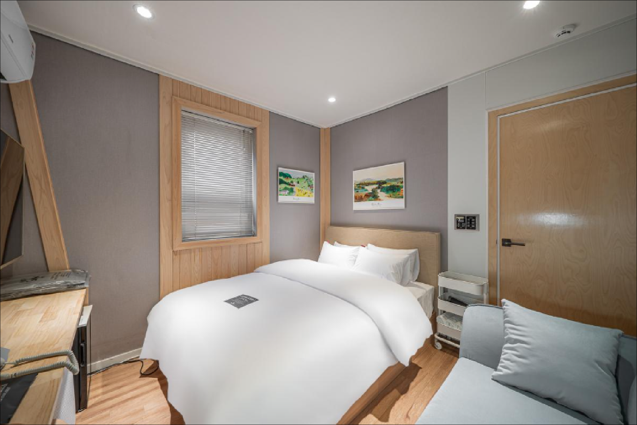 https://yaimg.yanolja.com/v5/2025/08/20/06/68a564696debc4.01290988.png