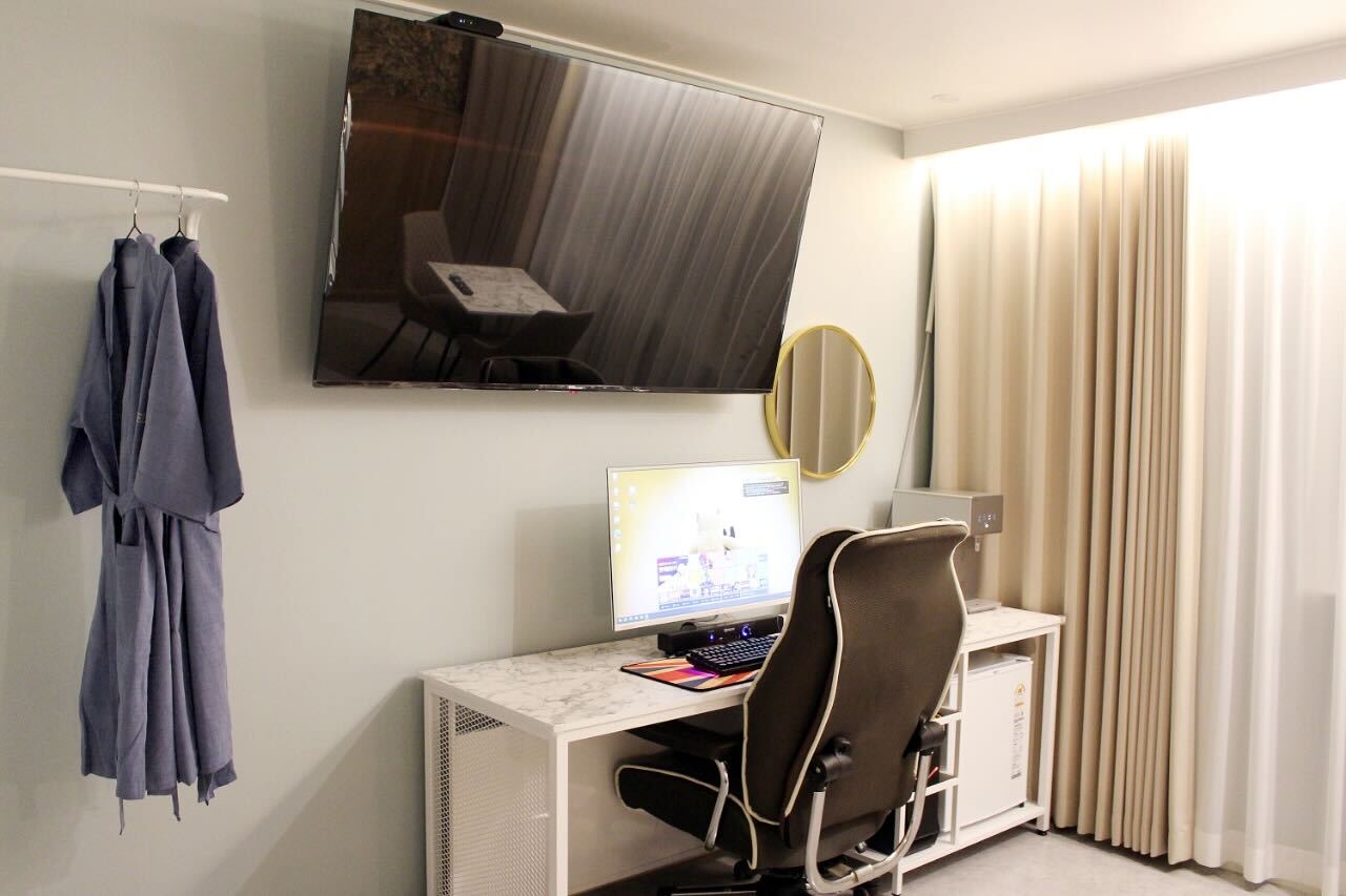 room detail thumbnail 1