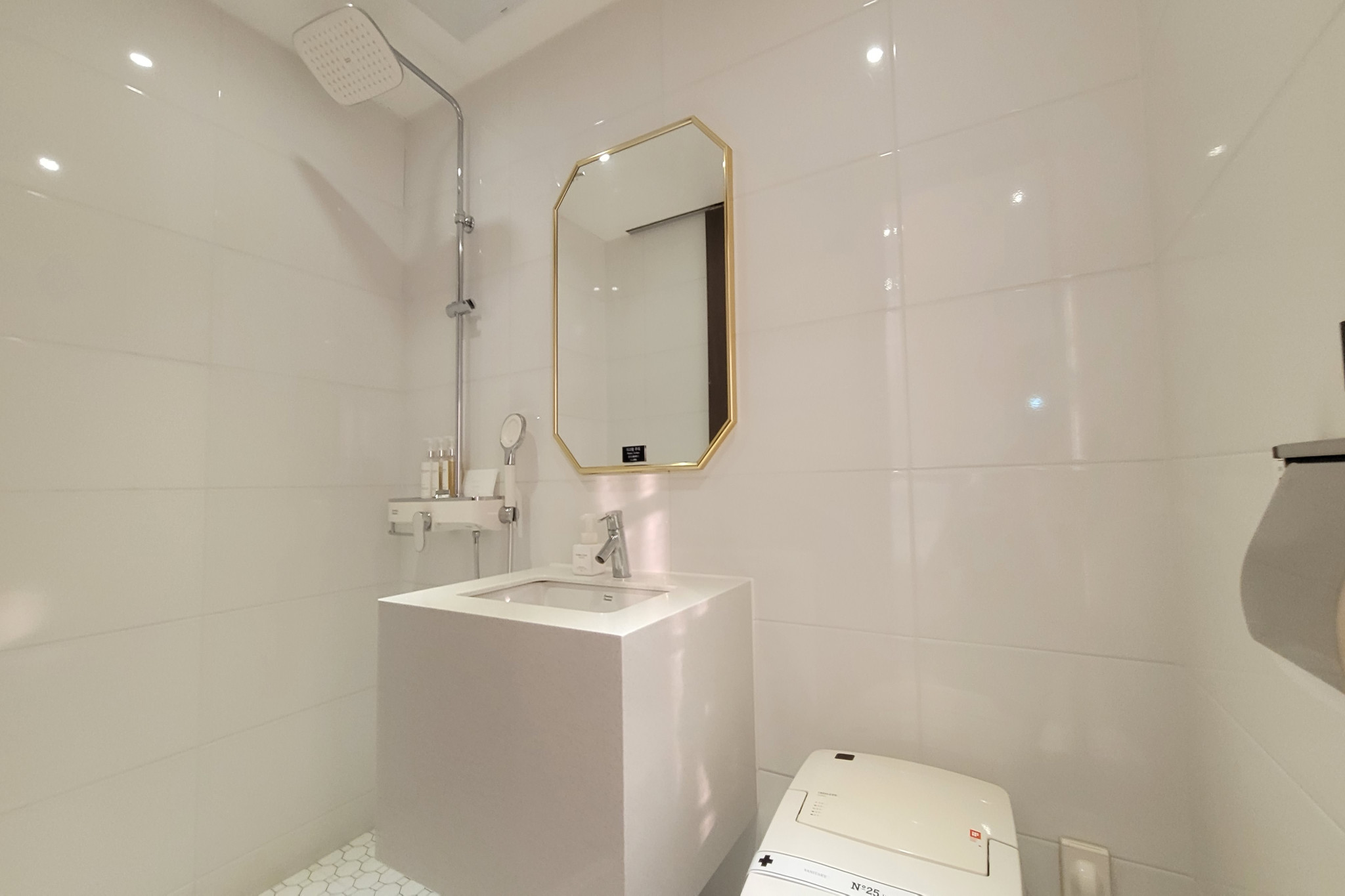 room detail thumbnail 2