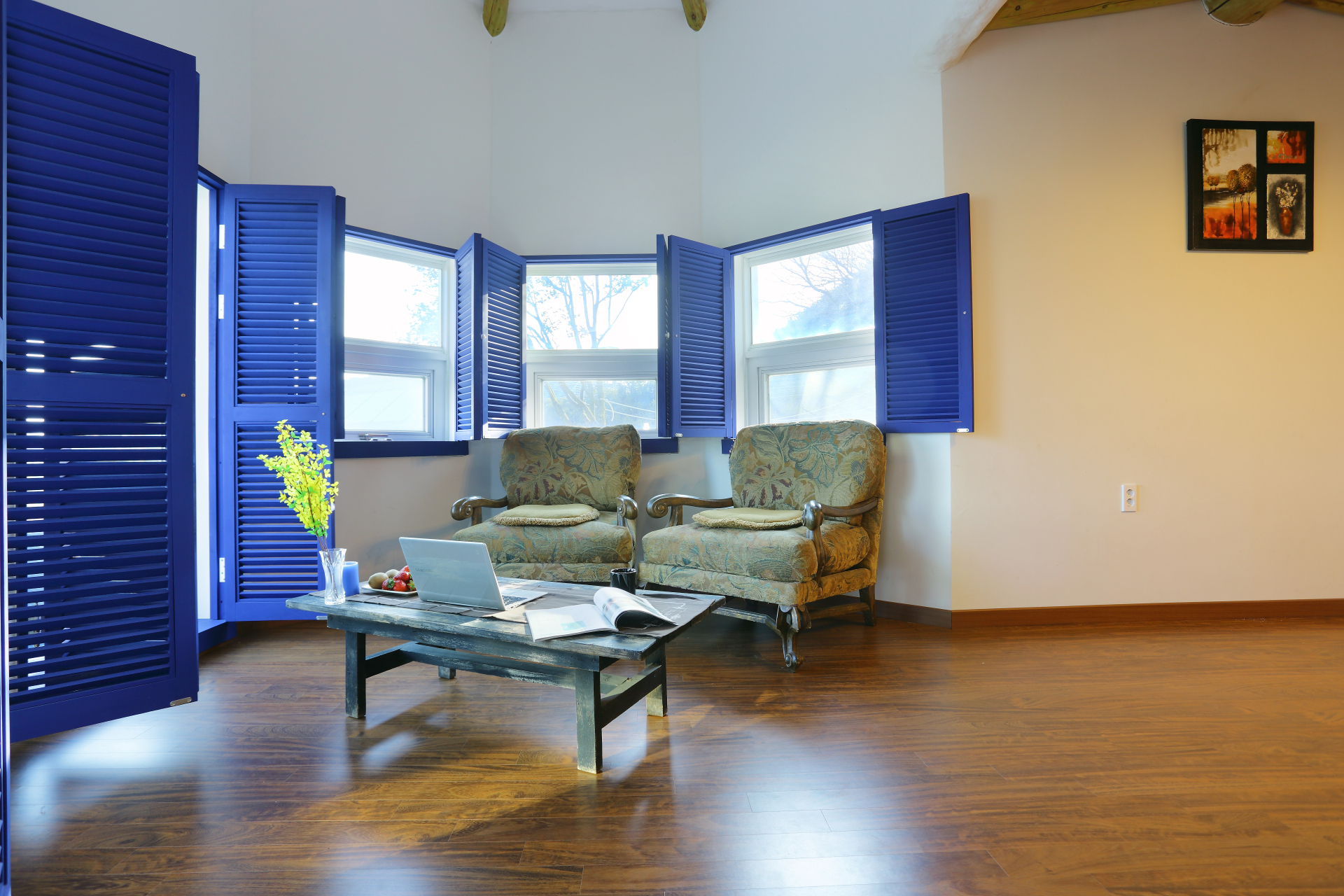 room detail thumbnail 1