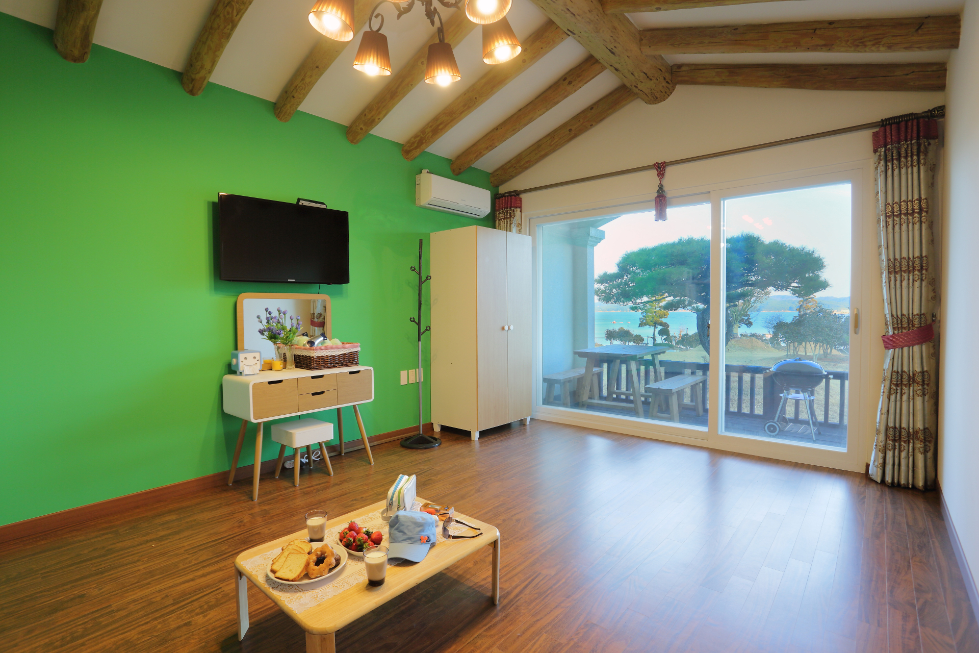 room detail thumbnail 1