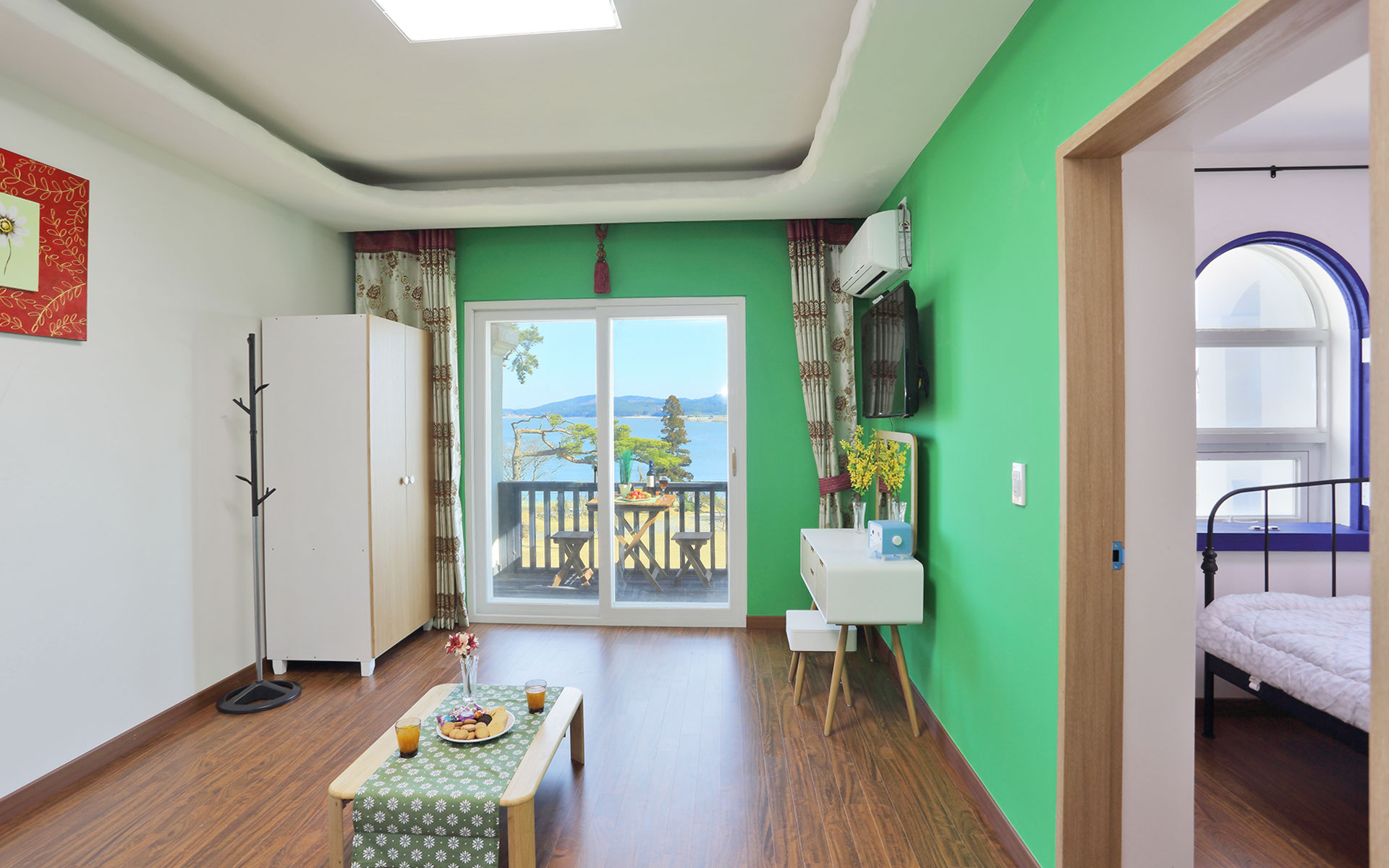 room detail thumbnail 0