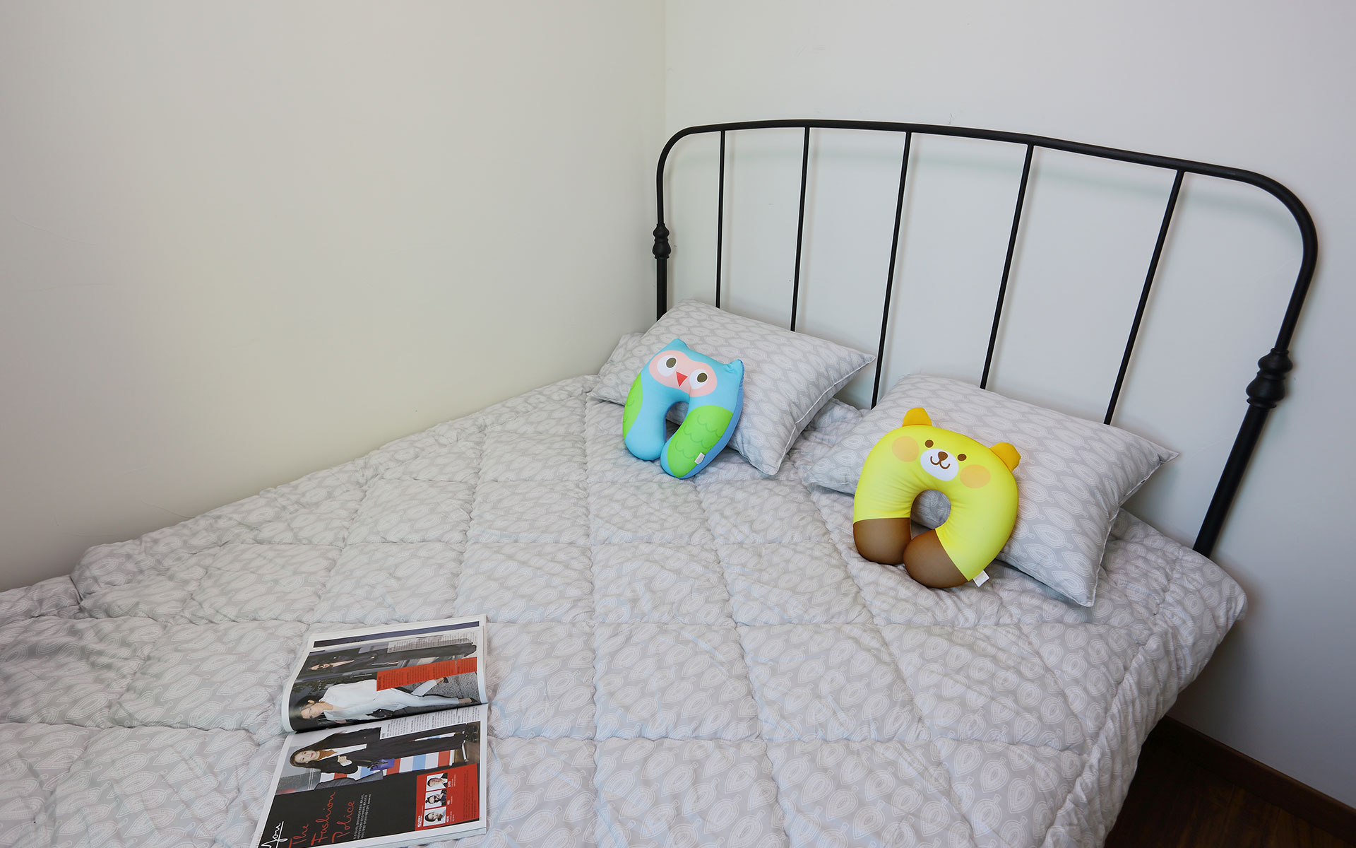 room detail thumbnail 2