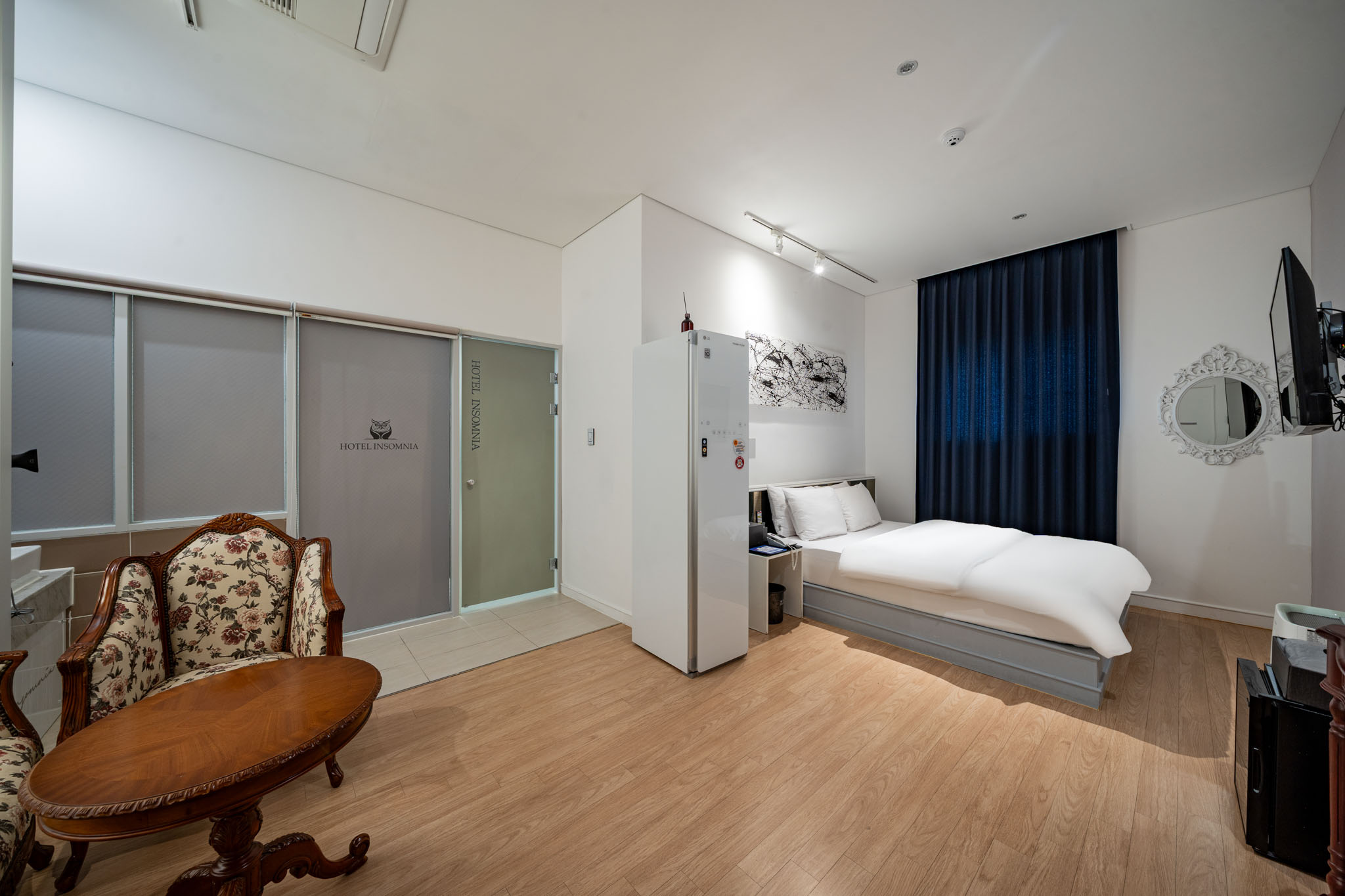 room detail thumbnail 1