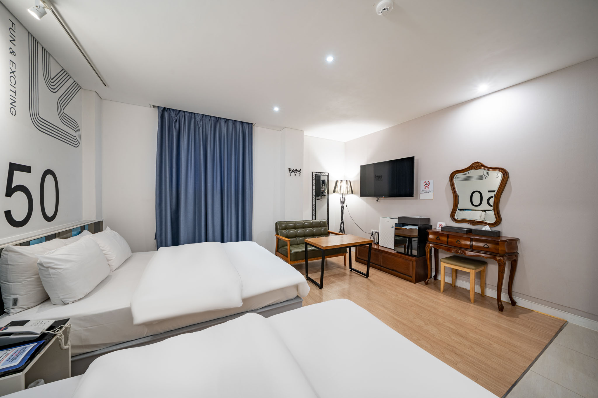 room detail thumbnail 2