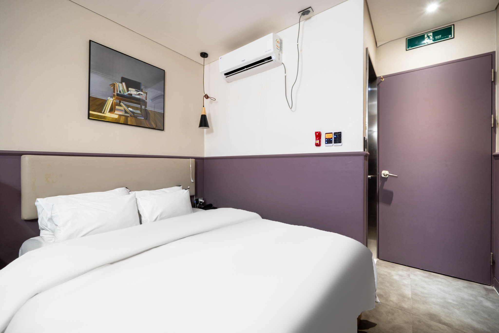 room detail thumbnail 2