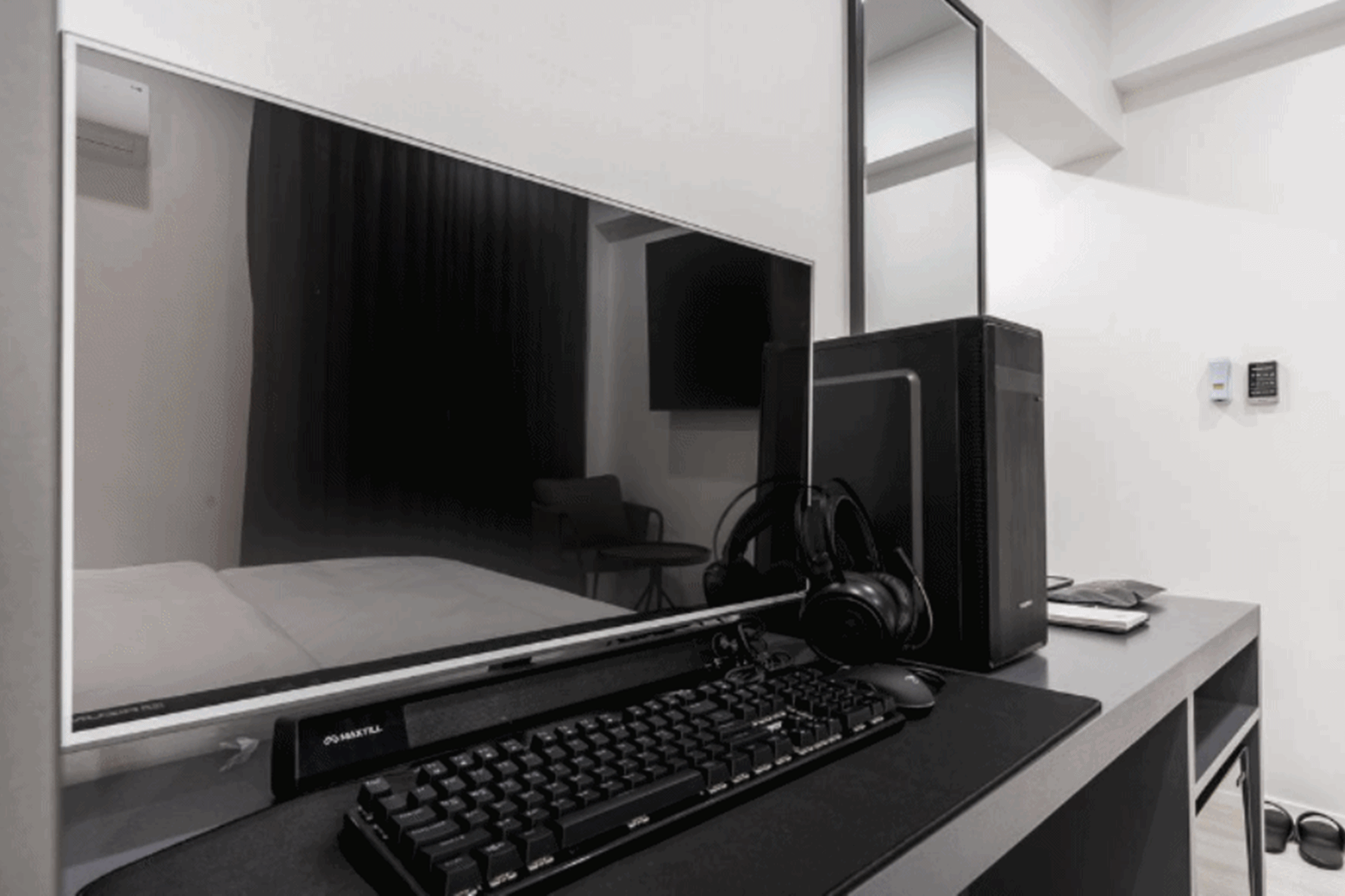 room detail thumbnail 2