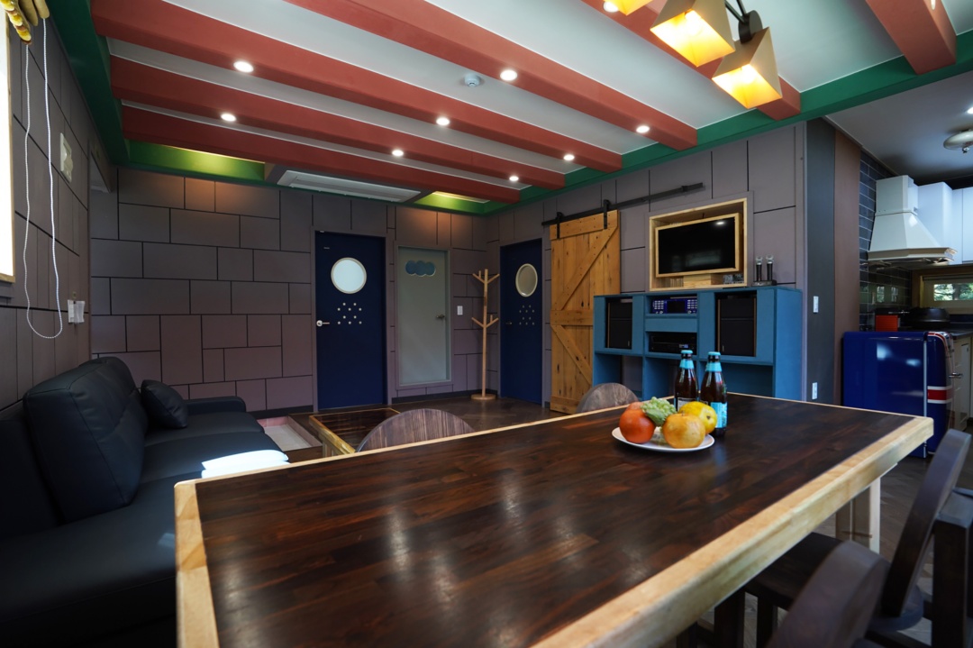 room detail thumbnail 1